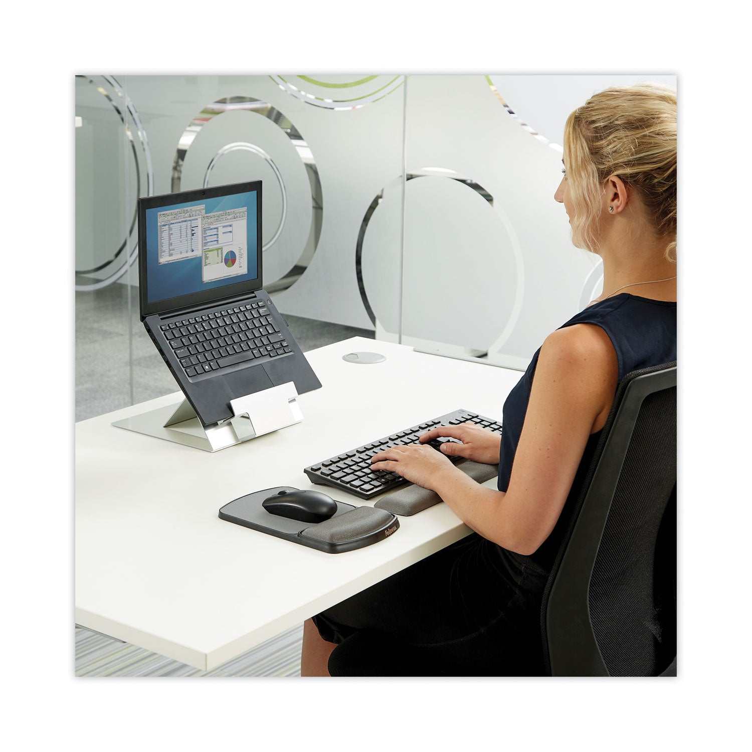 Fellowes Gel Wrist Rest - 0.63" Height x 18.50" Width x 2.75" Depth - Graphite - Gel - Wear Resistant, Tear Resistant, Skid Proof - 1 Each