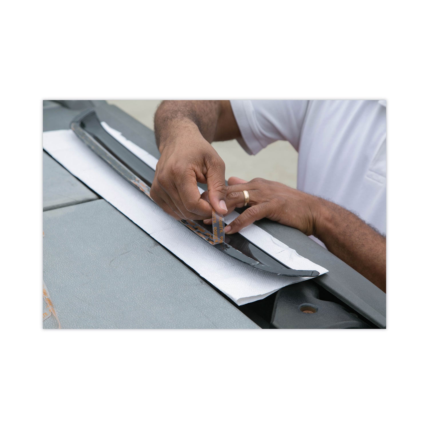 6036002 Gorilla 1 In. x 150 In. Tough & Clear Double-Sided Mounting Tape (38 Lb. Capacity)