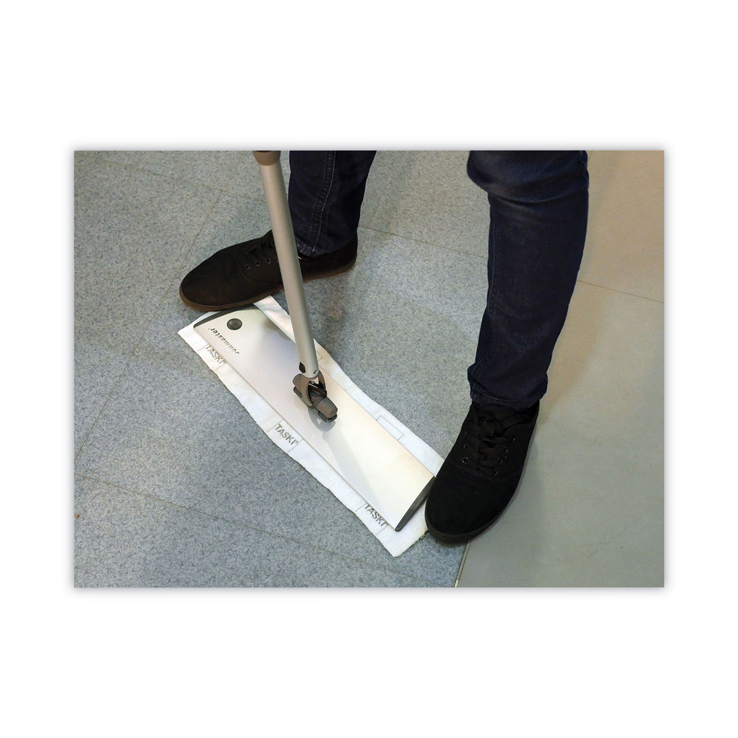 Taskisum Disposable Microfiber Mop, 17.7 X 4.9 White Microfiber Head, 25/Pack