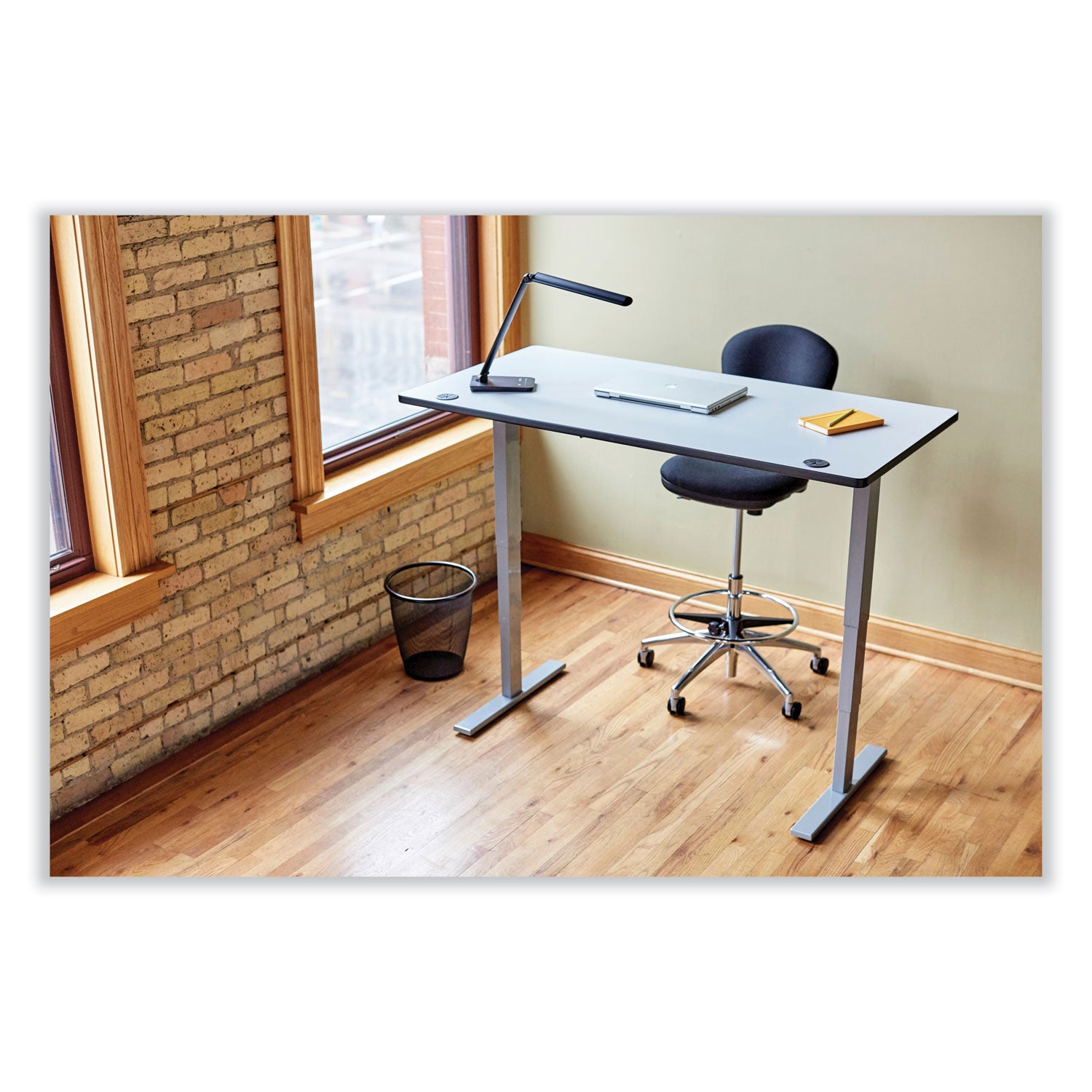 Vamp Led Desk Lamp Blk