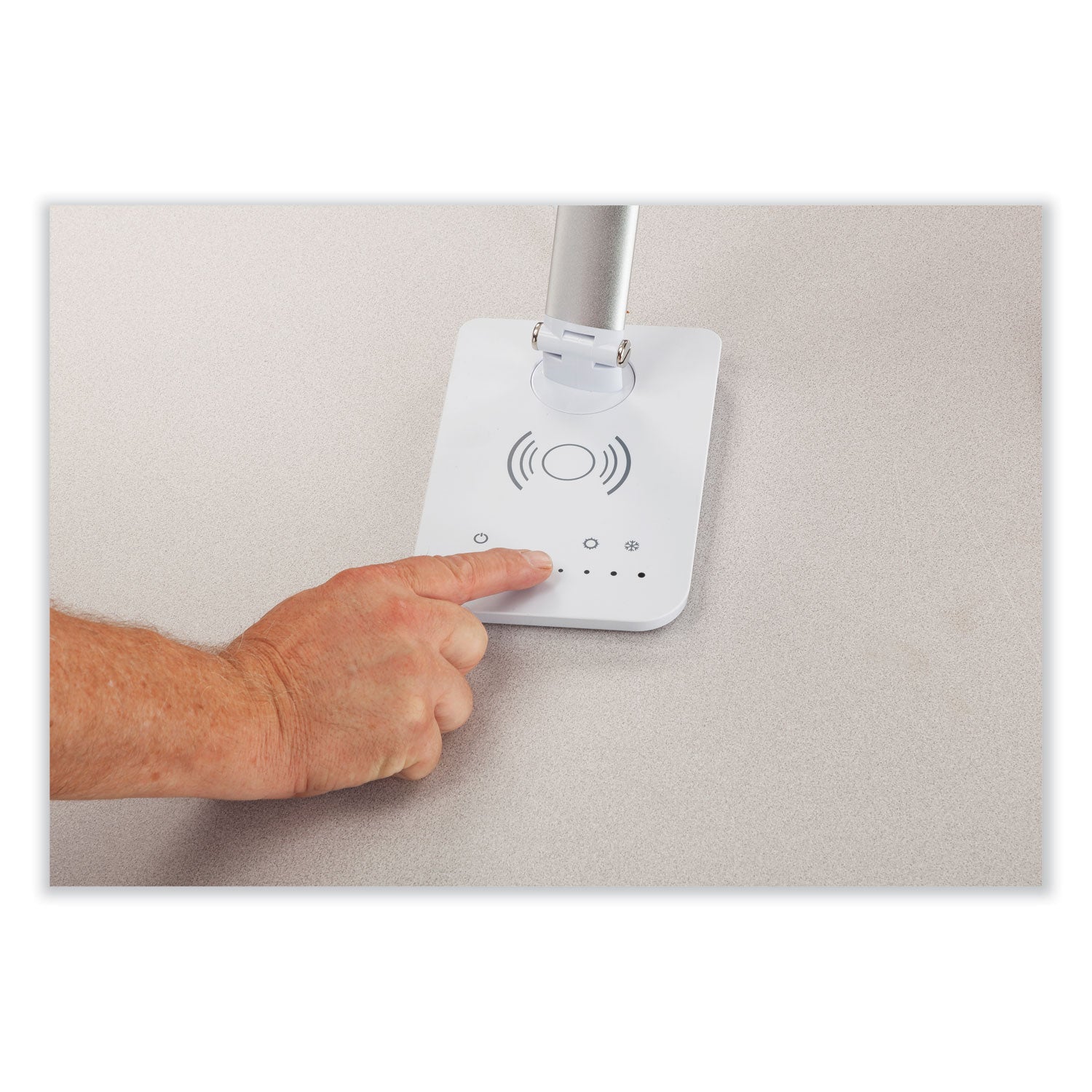 Vamp Led Dsk Lamp Sil W/Chargr
