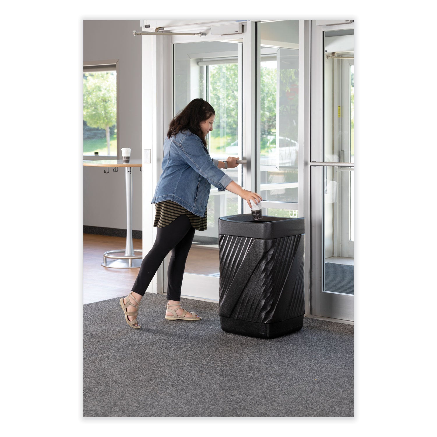 Receptacle Twist Can 38Gal Blk