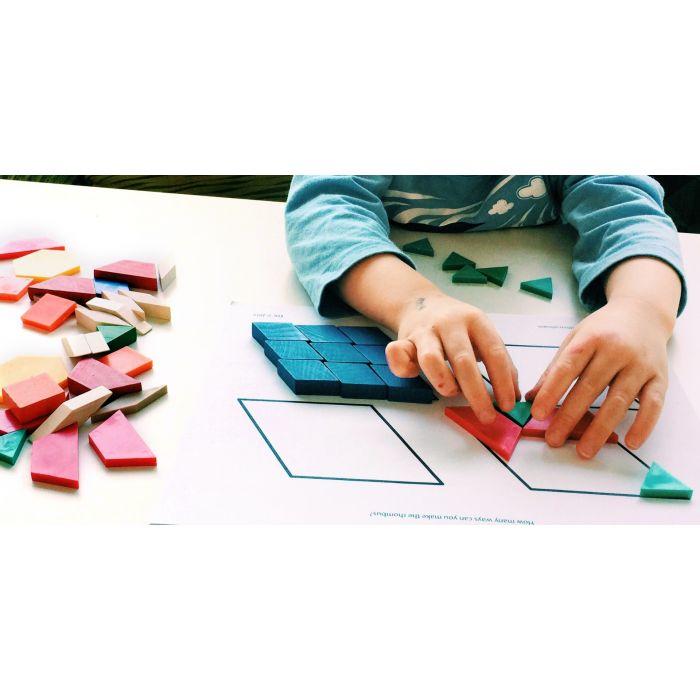 Shape Games & Puzzles Classroom Kit - Spanish