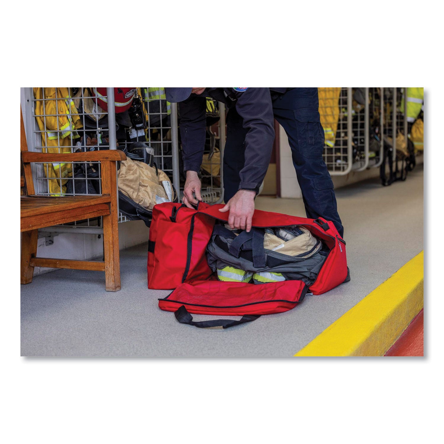 600D Polyester Body - Handle, Shoulder Strap - 15" Height x 15" Width x 30" Depth - Large Size - 1 Each