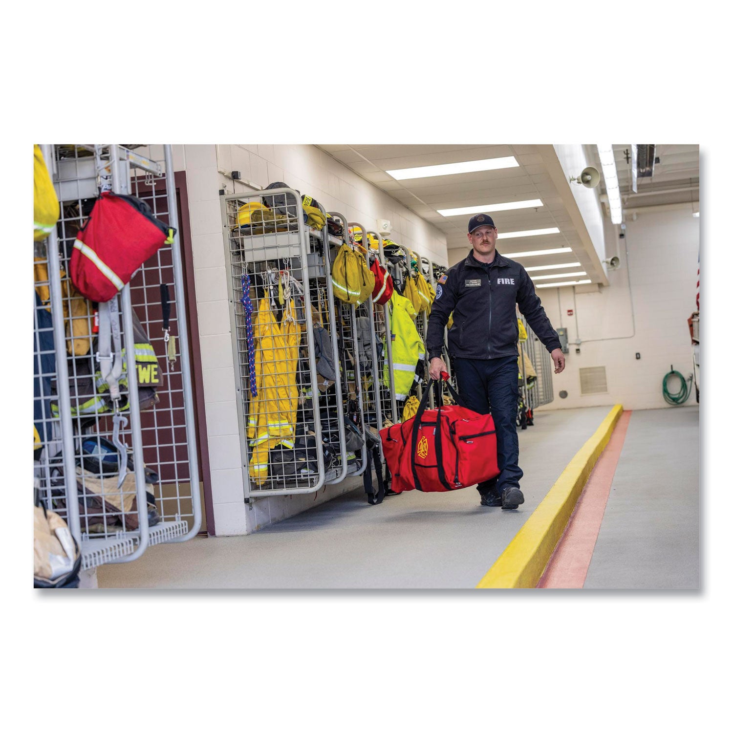600D Polyester Body - Handle, Shoulder Strap - 15" Height x 15" Width x 30" Depth - Large Size - 1 Each