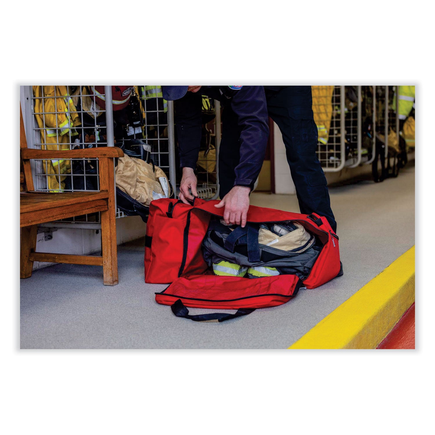 1000D Nylon Body - Handle, Shoulder Strap - 15" Height x 15" Width x 30" Depth - Large Size - 1 Each