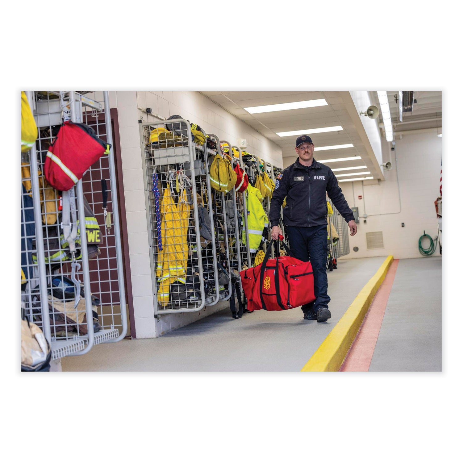 1000D Nylon Body - Handle, Shoulder Strap - 15" Height x 15" Width x 30" Depth - Large Size - 1 Each