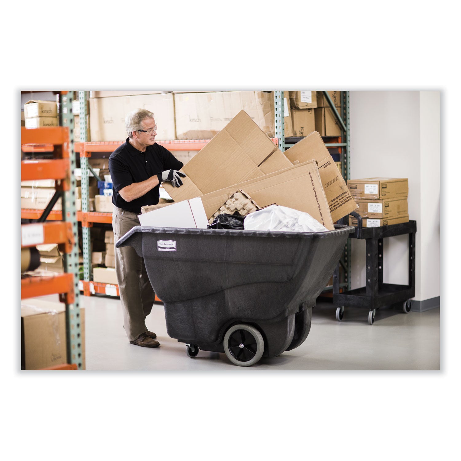 0.75 cu yd Structural Foam Tilt Truck, 600 lb Capacity, Black