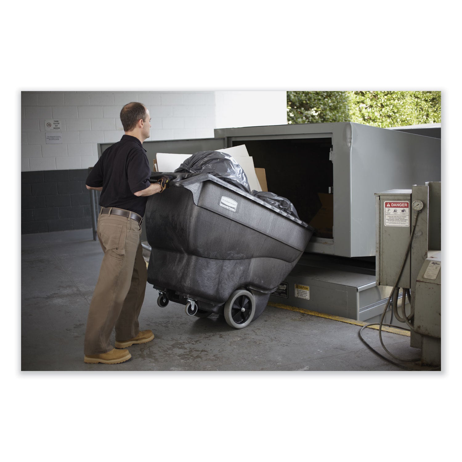 0.75 cu yd Structural Foam Tilt Truck, 600 lb Capacity, Black