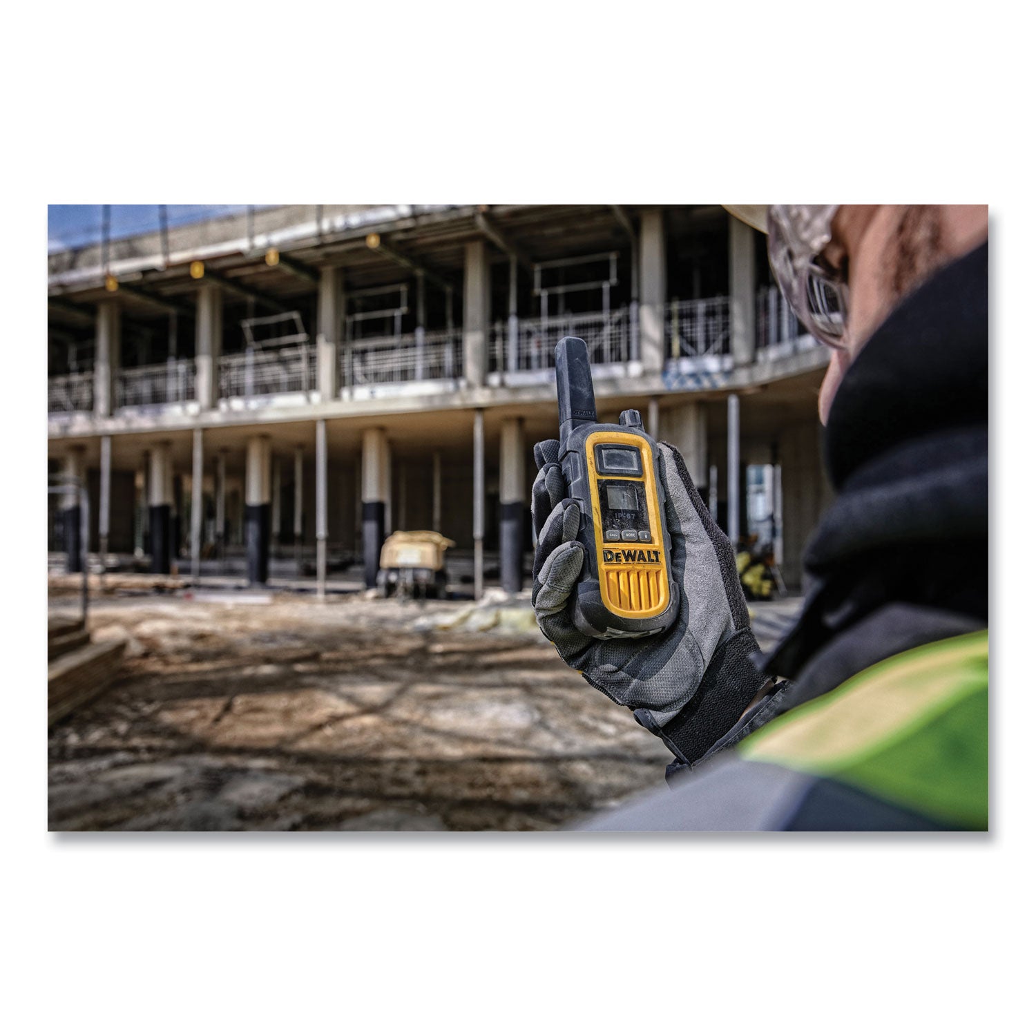 1DXFRS800SV1 Two-Way Radios, 2 W, 22 Channels