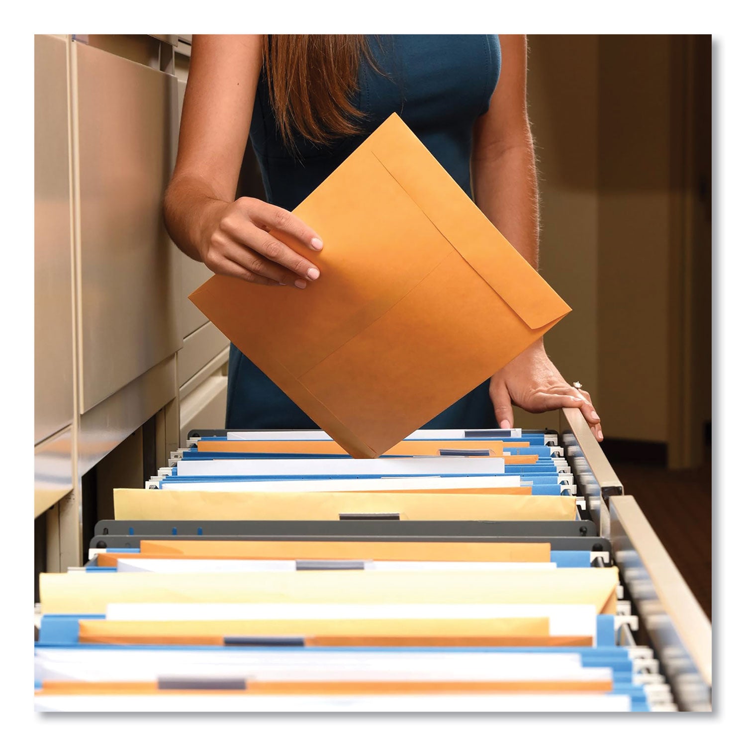 Catalog - 6" Width x 9" Length - 28 lb - Peel & Seal - Kraft - 100 / Box