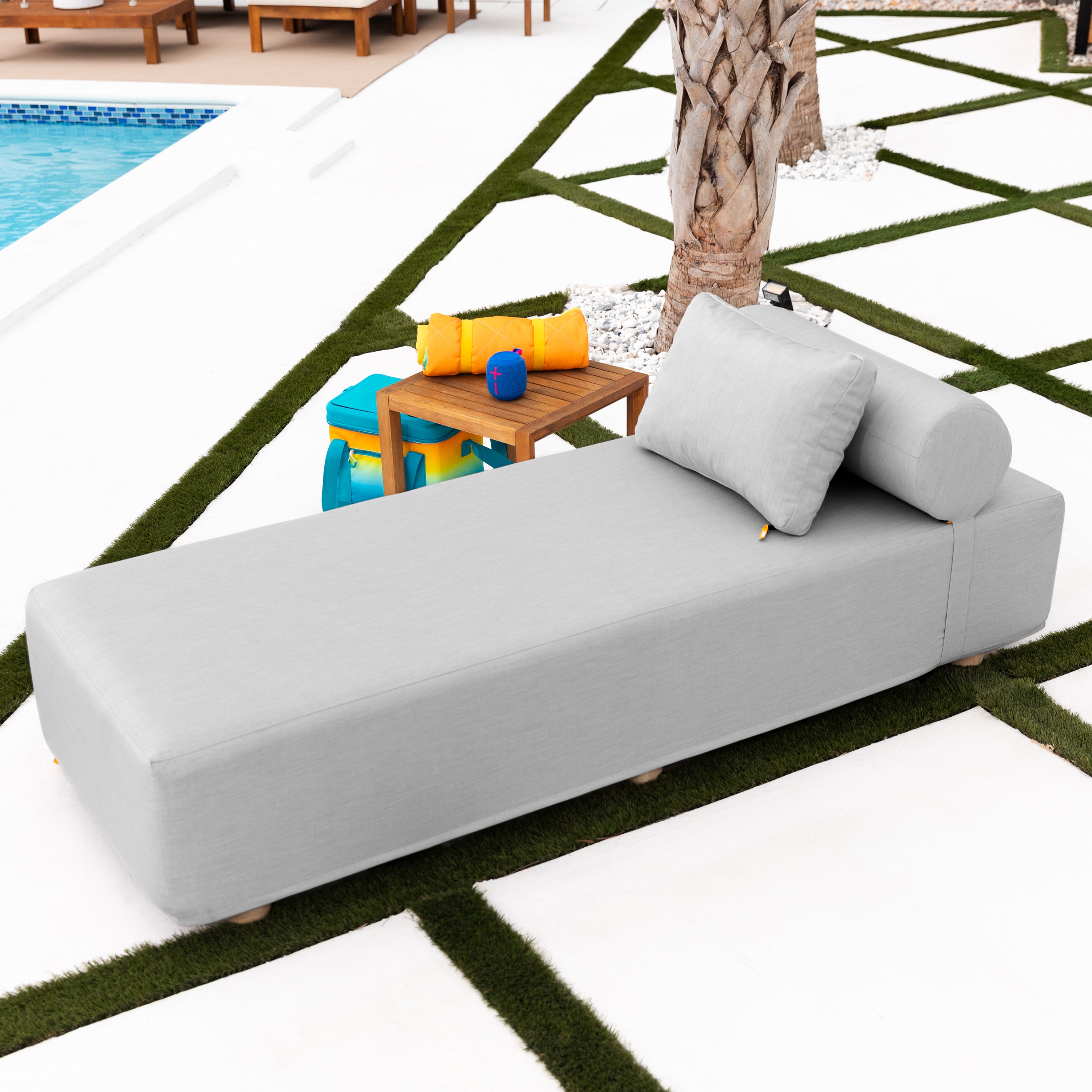Jaxx Alvy Outdoor Sun Lounger – Luxurious Sunbed with Hevea Wood Feet, Sunbrella Granite