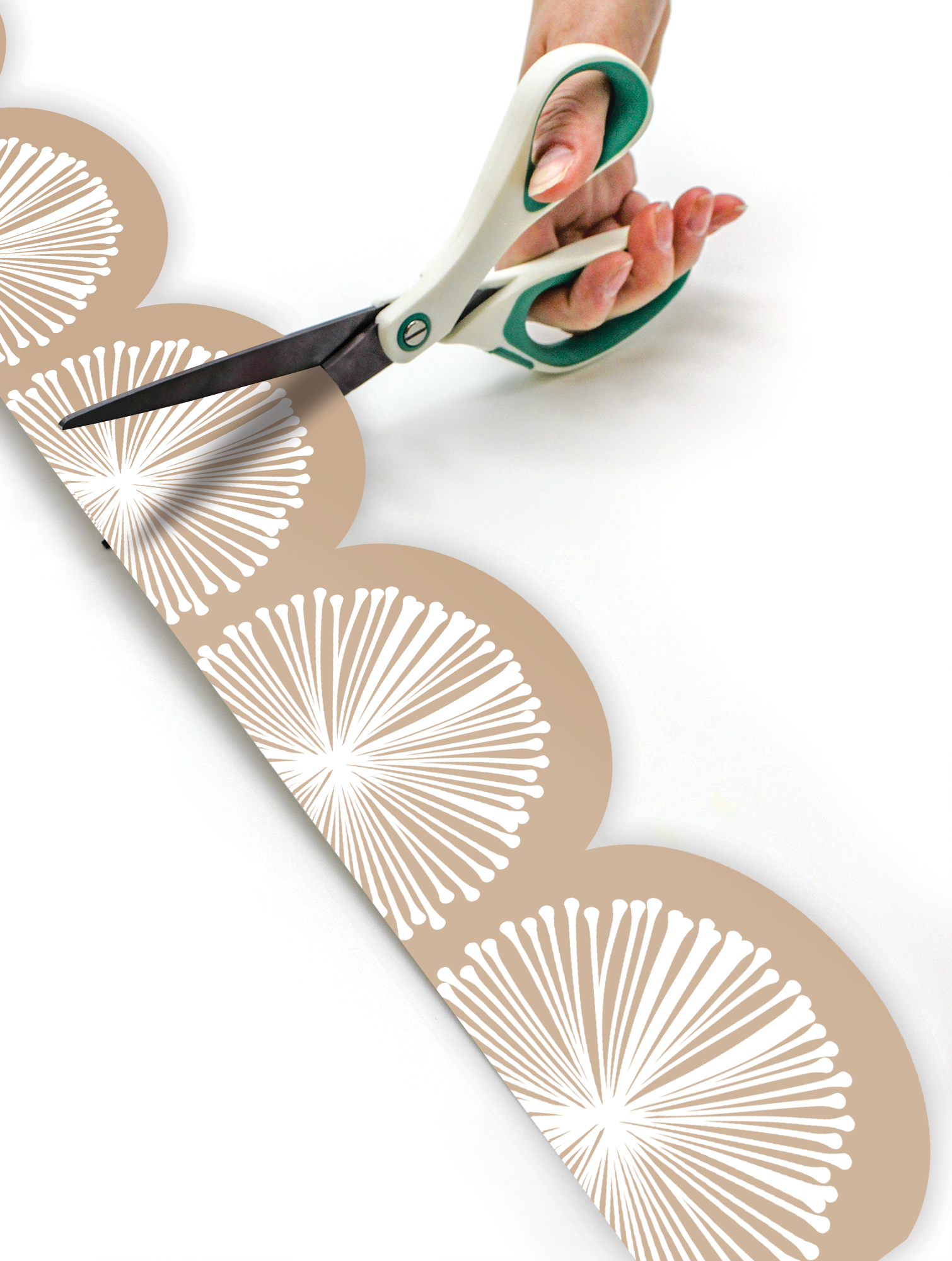 Natural Poms Scalloped Die-Cut Rolled Border Trim