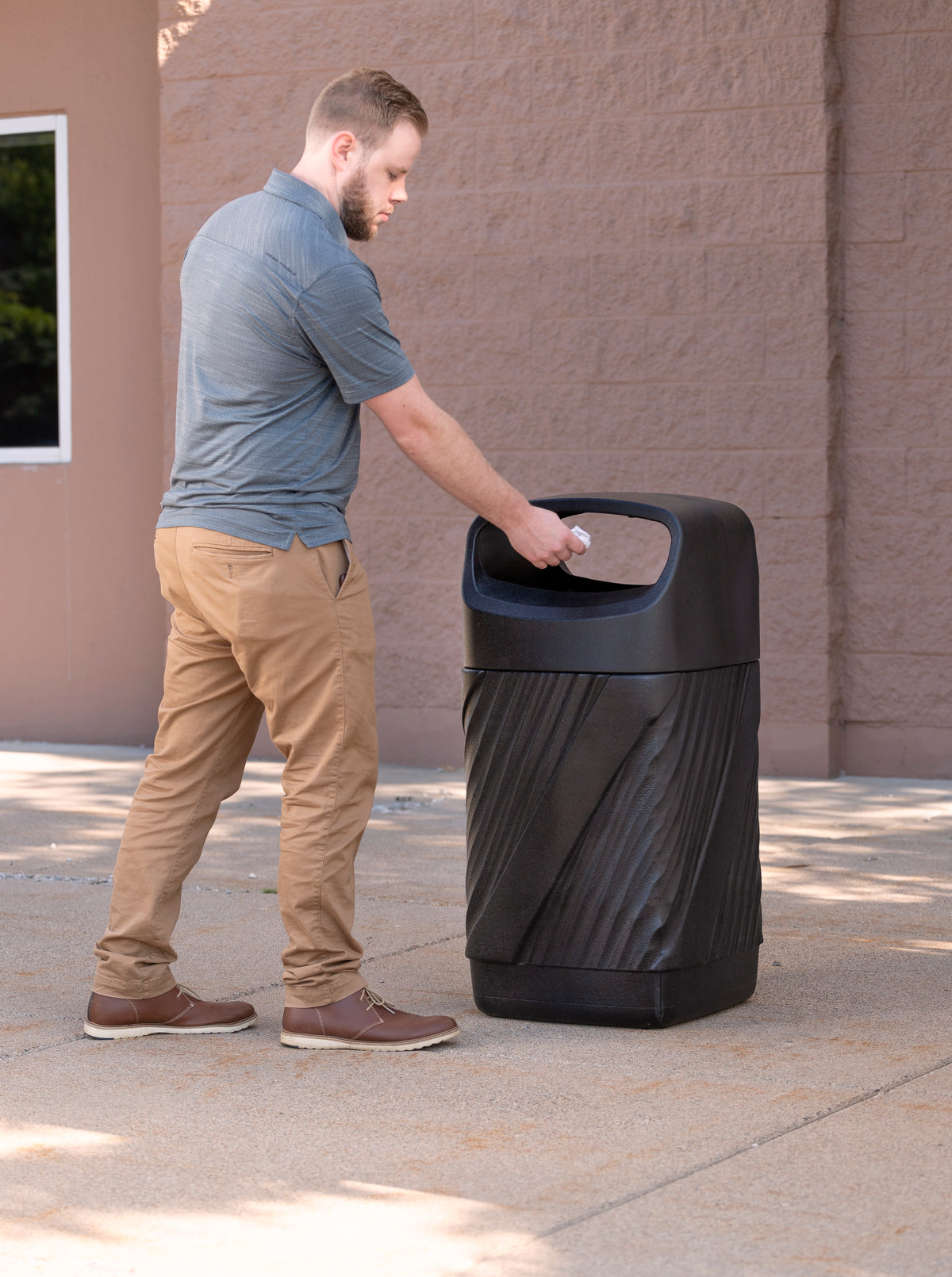 Receptacle Twist Can 38Gal Blk