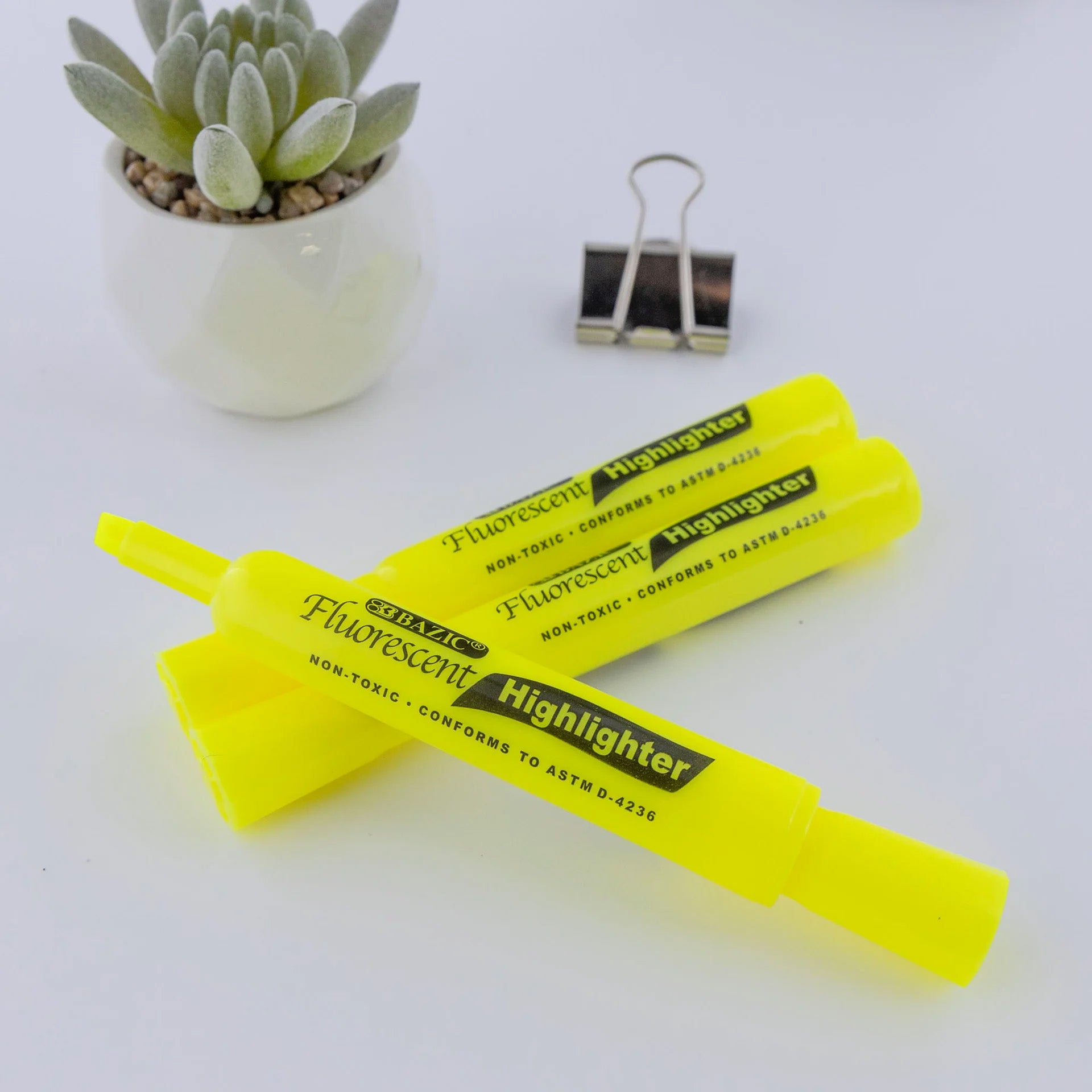 Desk Style Fluorescent Highlighters, Yellow, Pack of 4