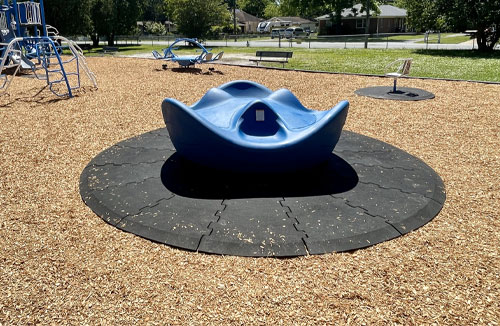 14' Diameter x 2" Wear Mat - 16 interlocking pieces w/ a 6' center opening