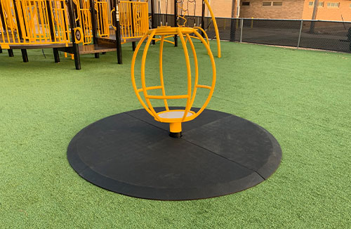 8' Diameter x 2" Wear Mat - 4 interlocking pieces w/ 6" center plug