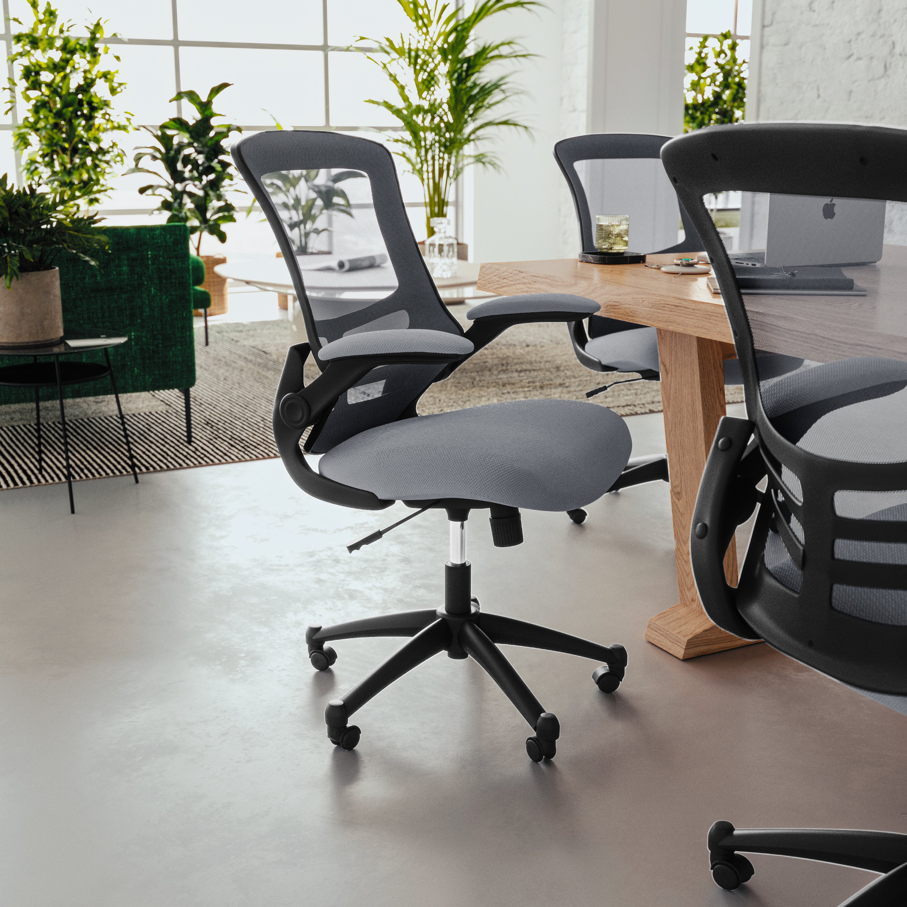 Kelista Mid-Back Dark Gray Mesh Swivel Ergonomic Task Office Chair with Flip-Up Arms