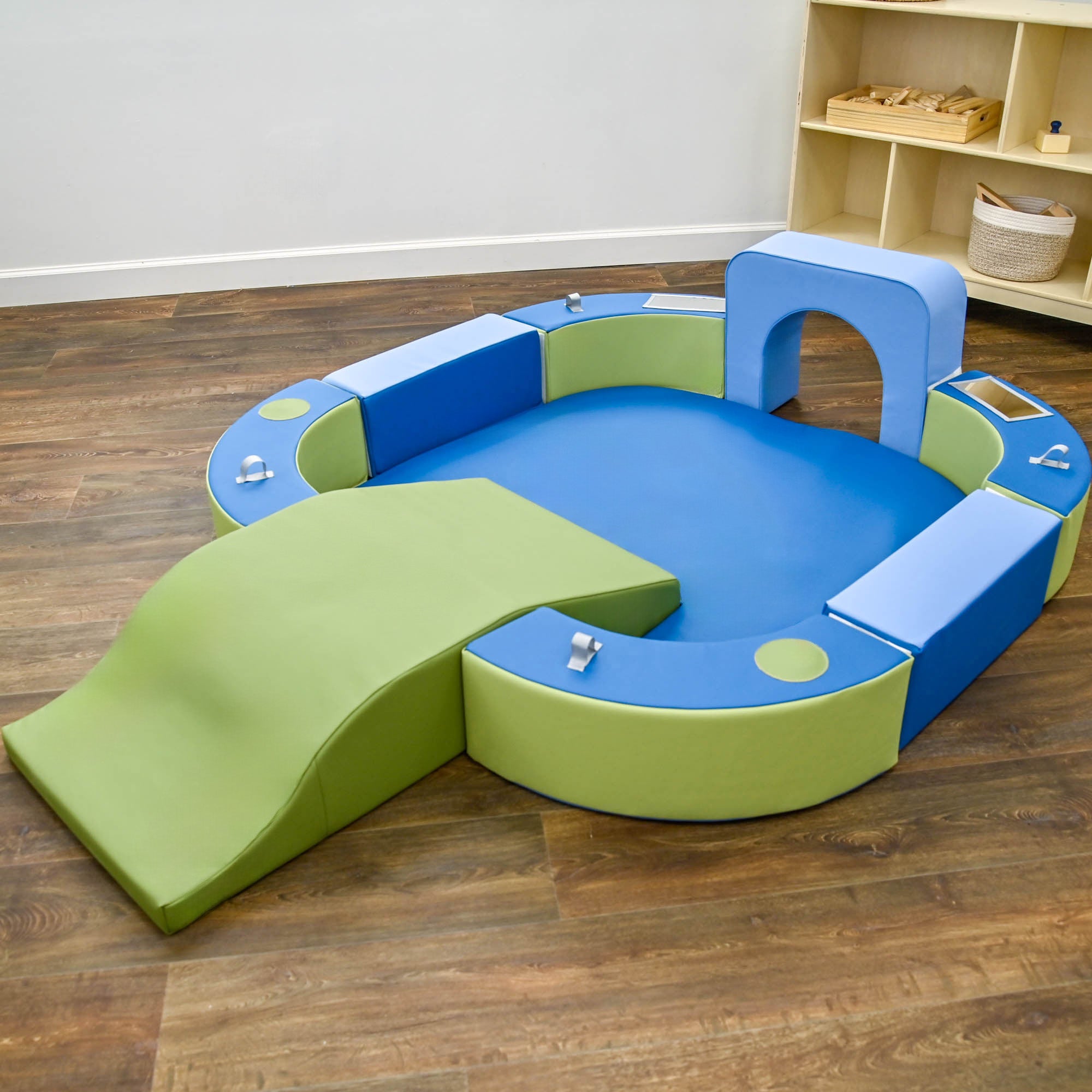 Playring with Tunnel and Slide - Woodland