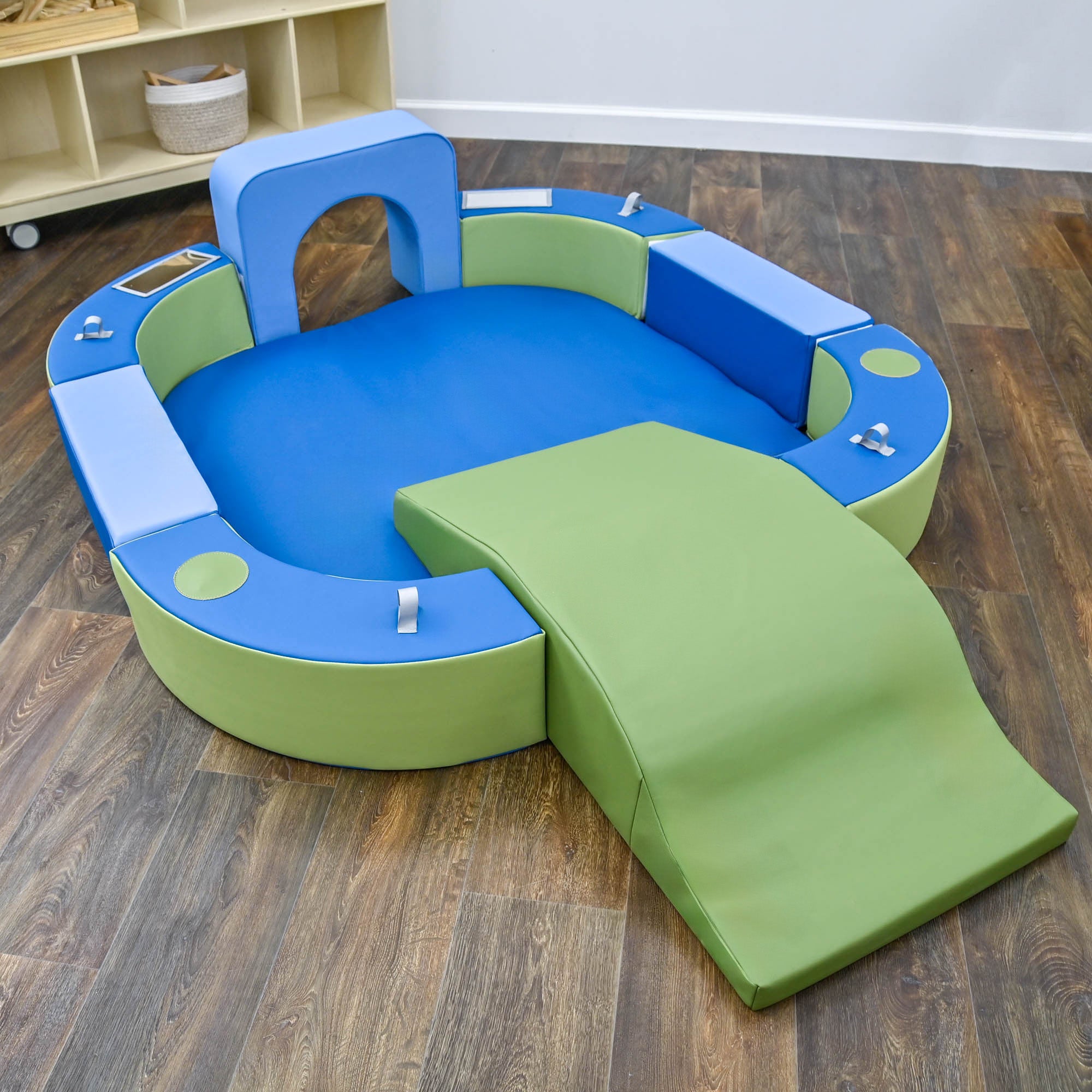Playring with Tunnel and Slide - Woodland