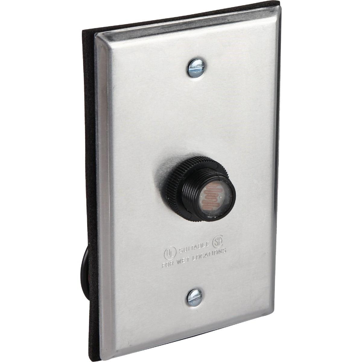 Hard Wire Aluminum Photocell Lamp Control with Switch Plate