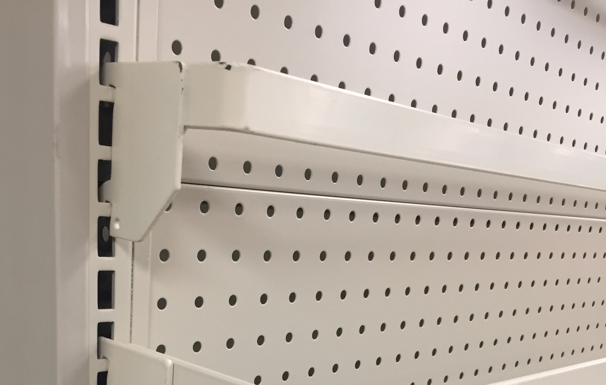 3' Merchandising Crossbars - Gondola Bars