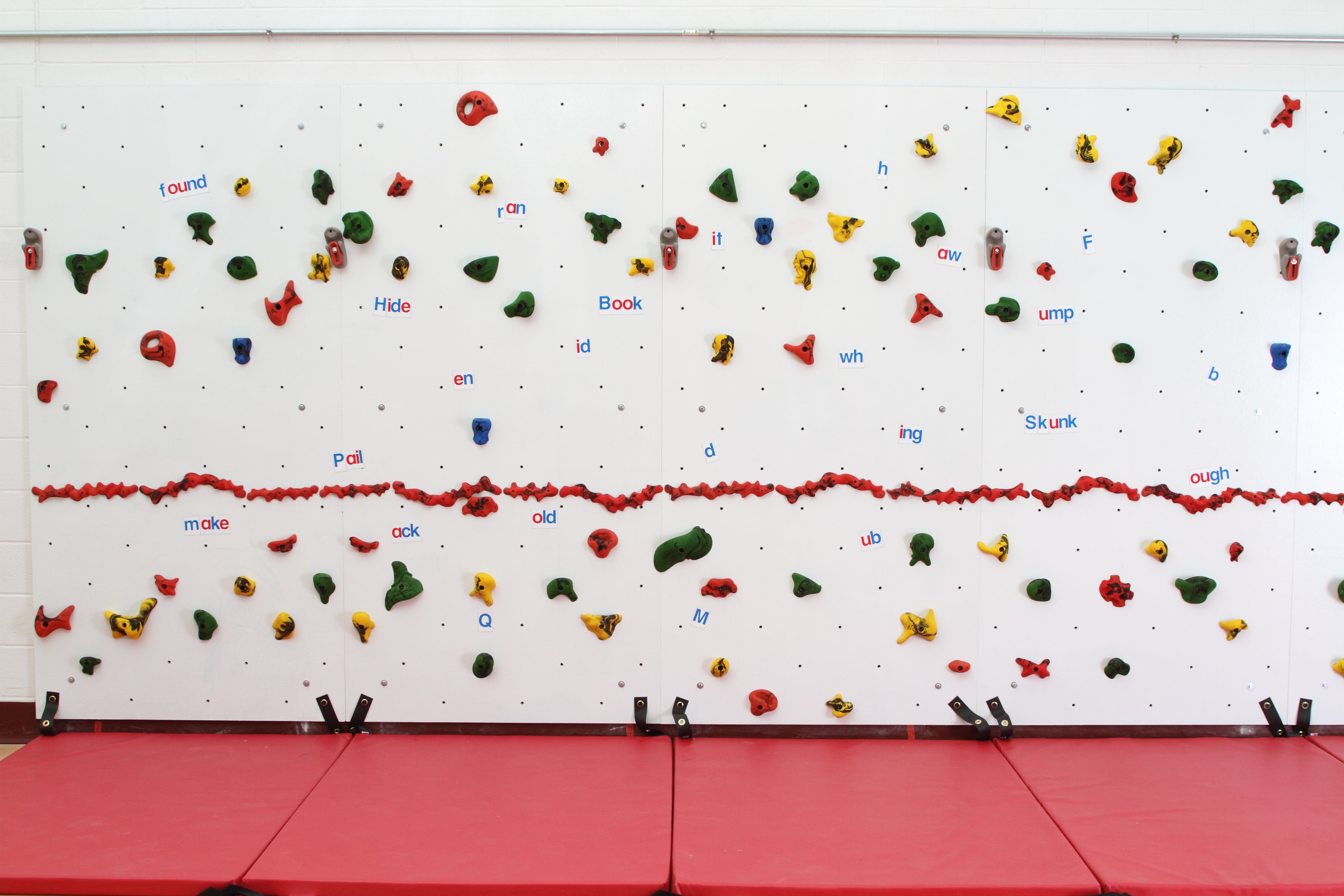 8' HIGH DISCOVERY DRY ERASE WALLS - 10'H x 4'L - Package with 3"W Mats