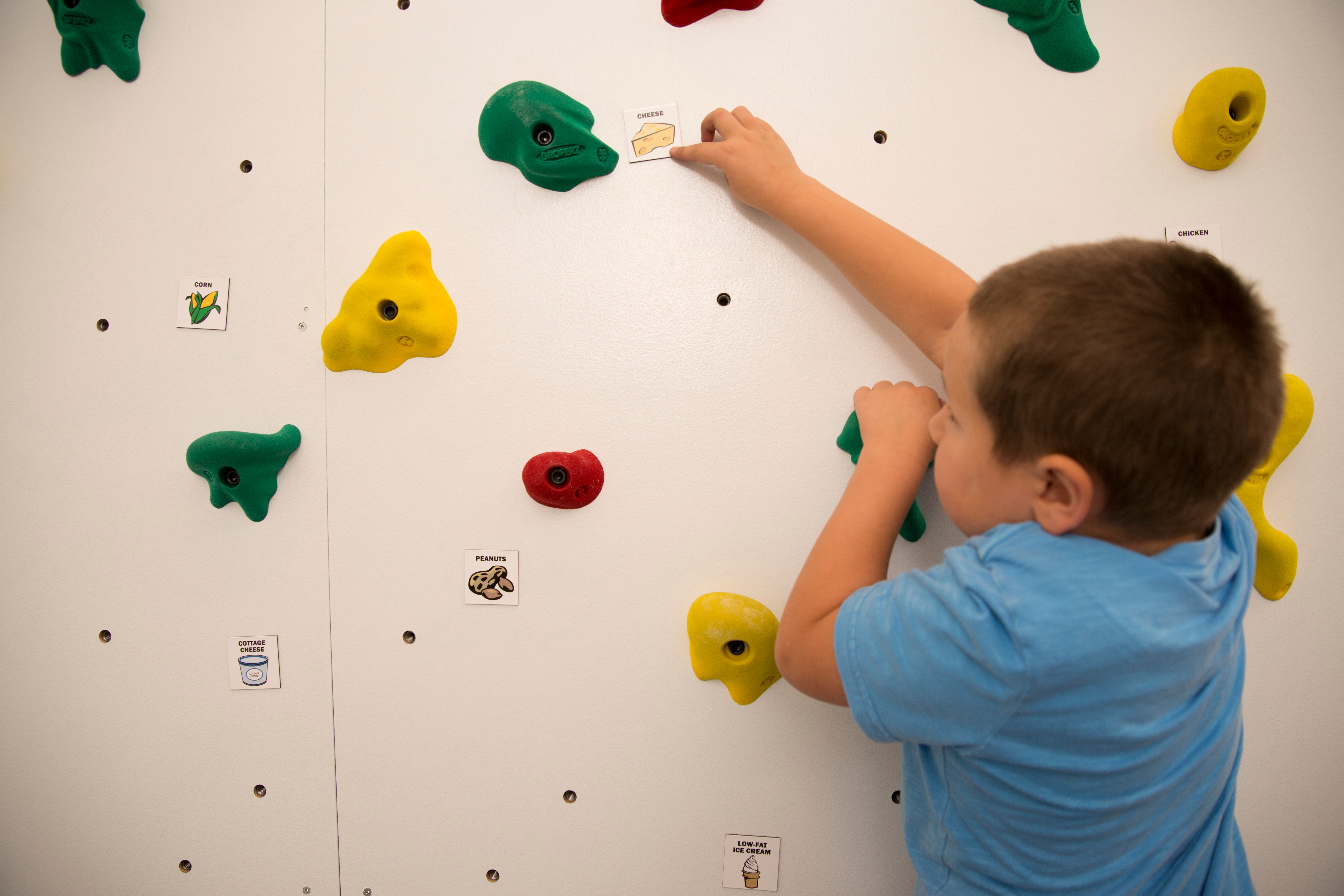 8' HIGH DISCOVERY DRY ERASE WALLS - 8'H x 4'L - Package with 2"W Mats