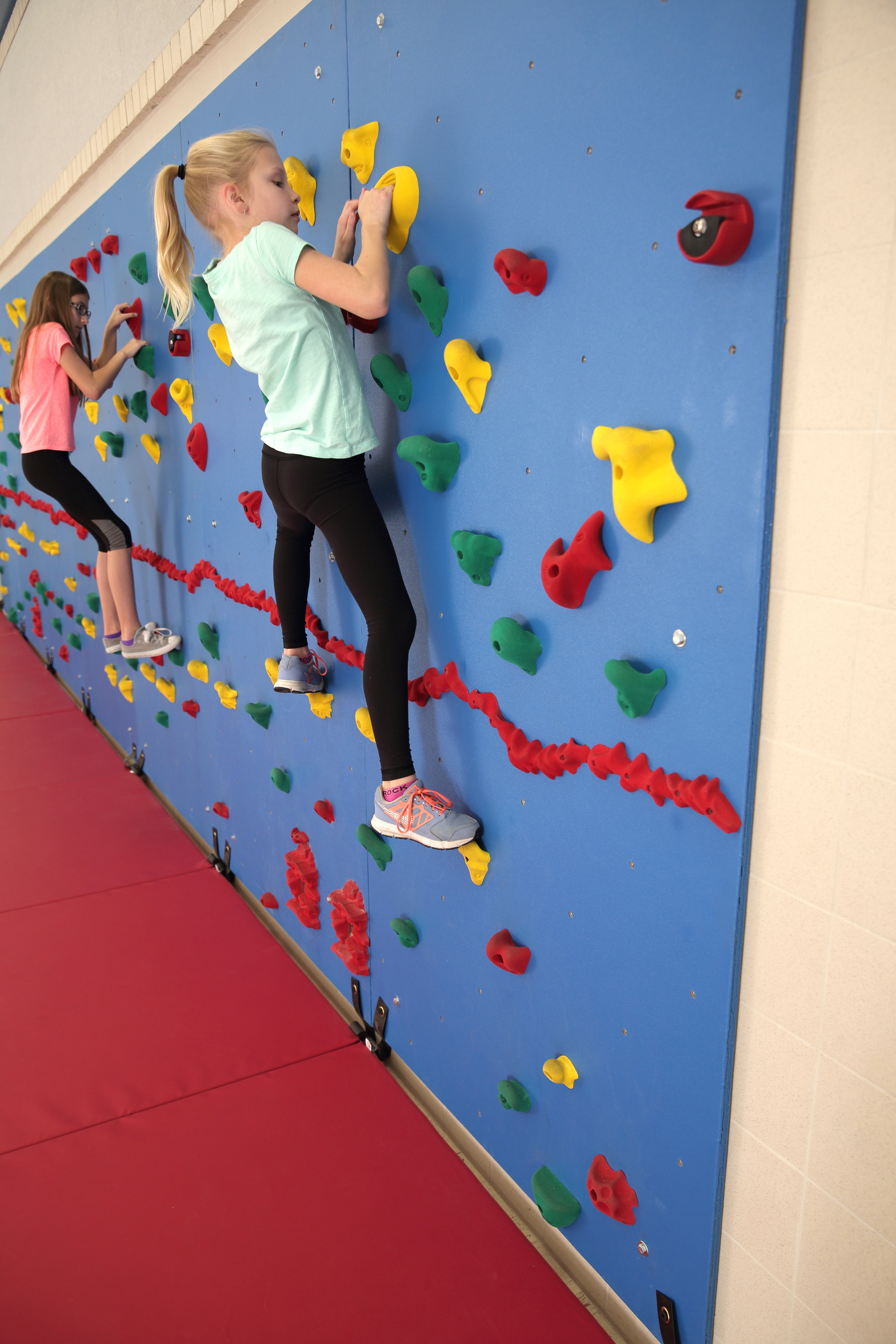 8' H CHROMA WALLS - 8'H x 4'L - Package with 3"W Mats
