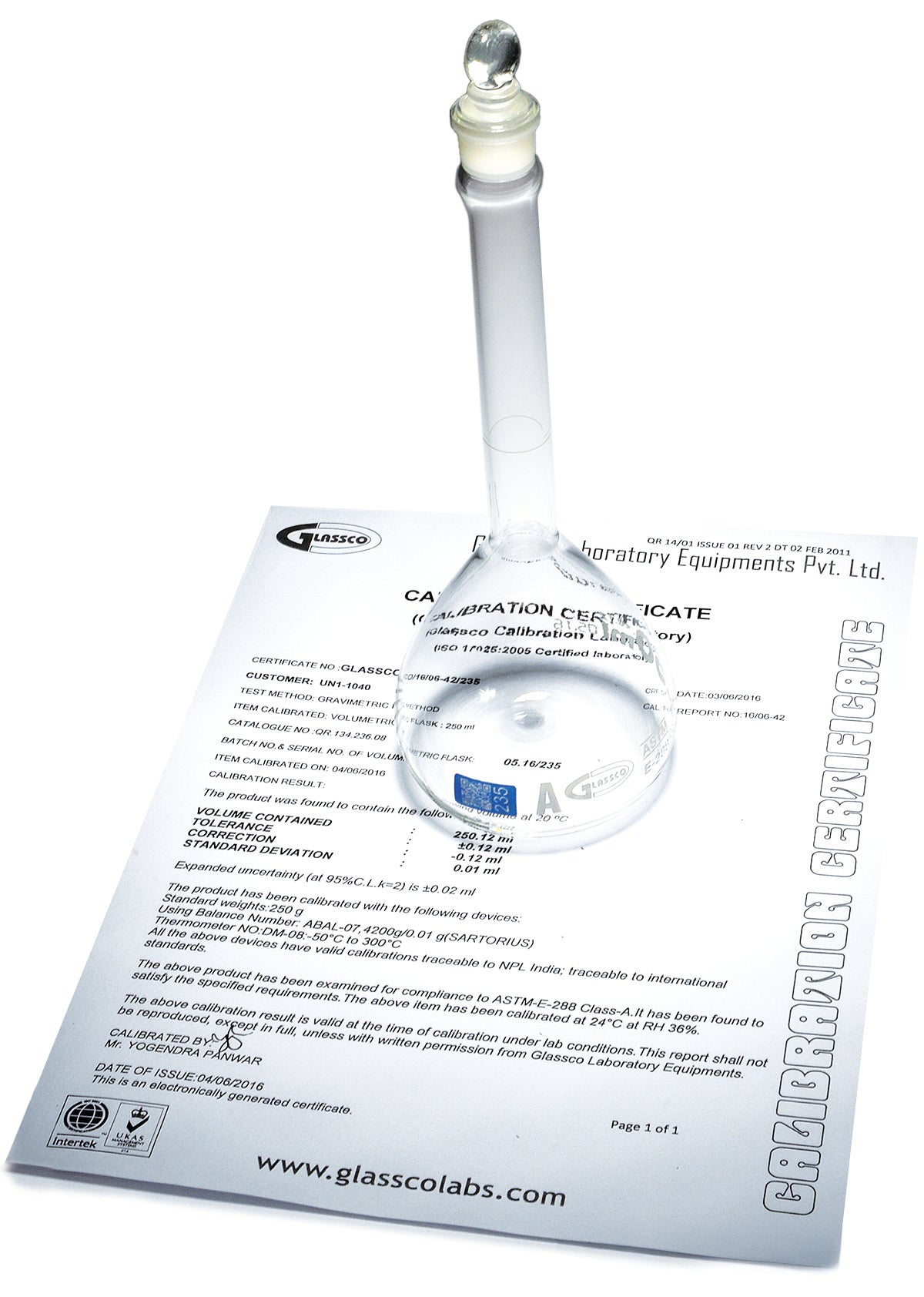 United Scientific® Volumetric Flasks, Class A, With Glass Stopper, Individually Certified, Qr, 5 mL