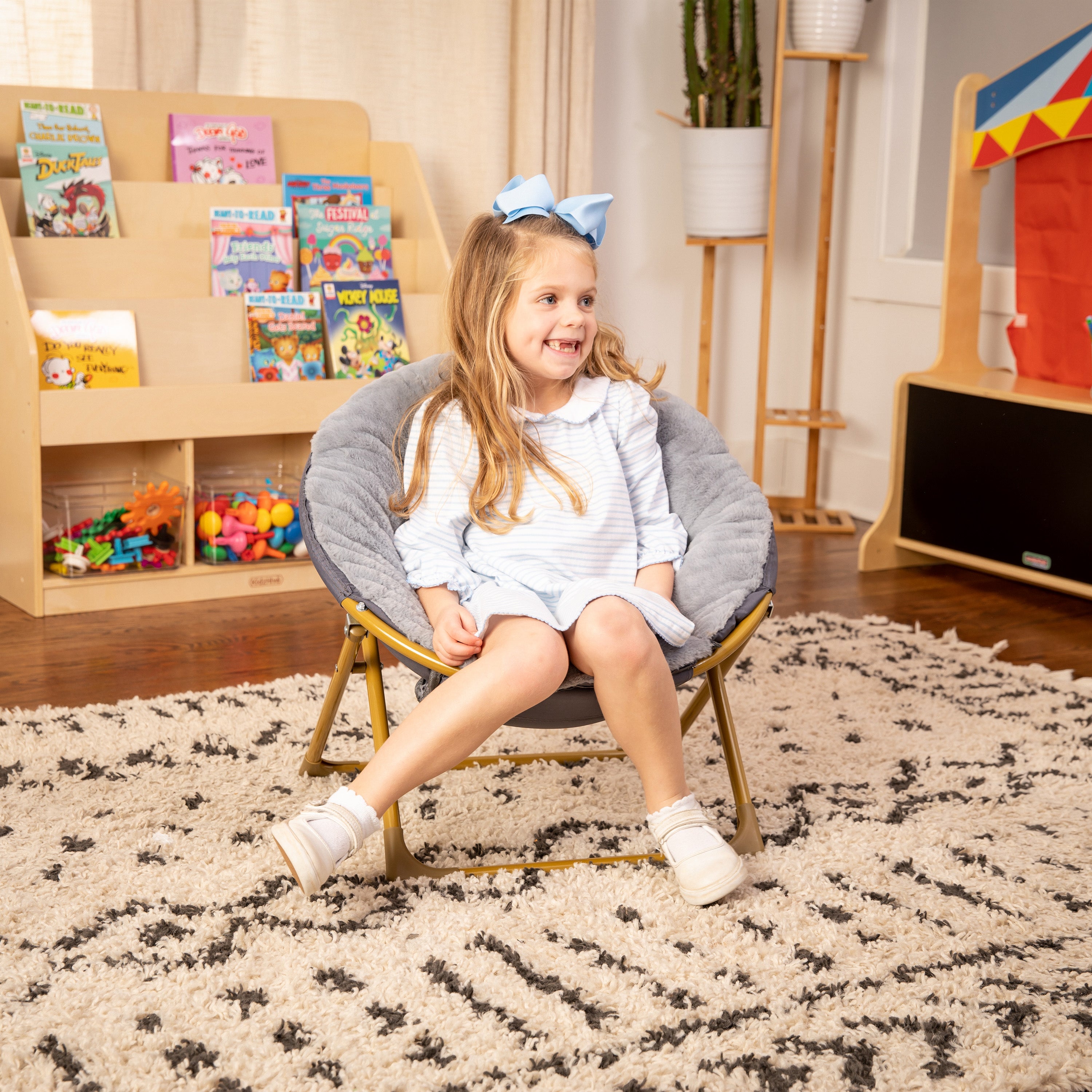 Gwen  23" Kids Cozy Mini Folding Saucer Chair, Faux Fur Moon Chair for Toddlers and Bedroom, Gray/Soft Gold