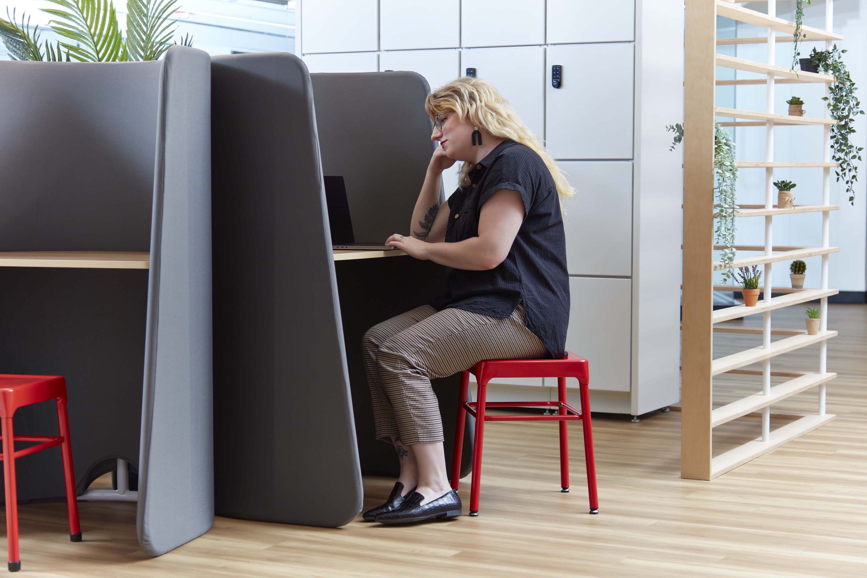 Stool Bl 18 In