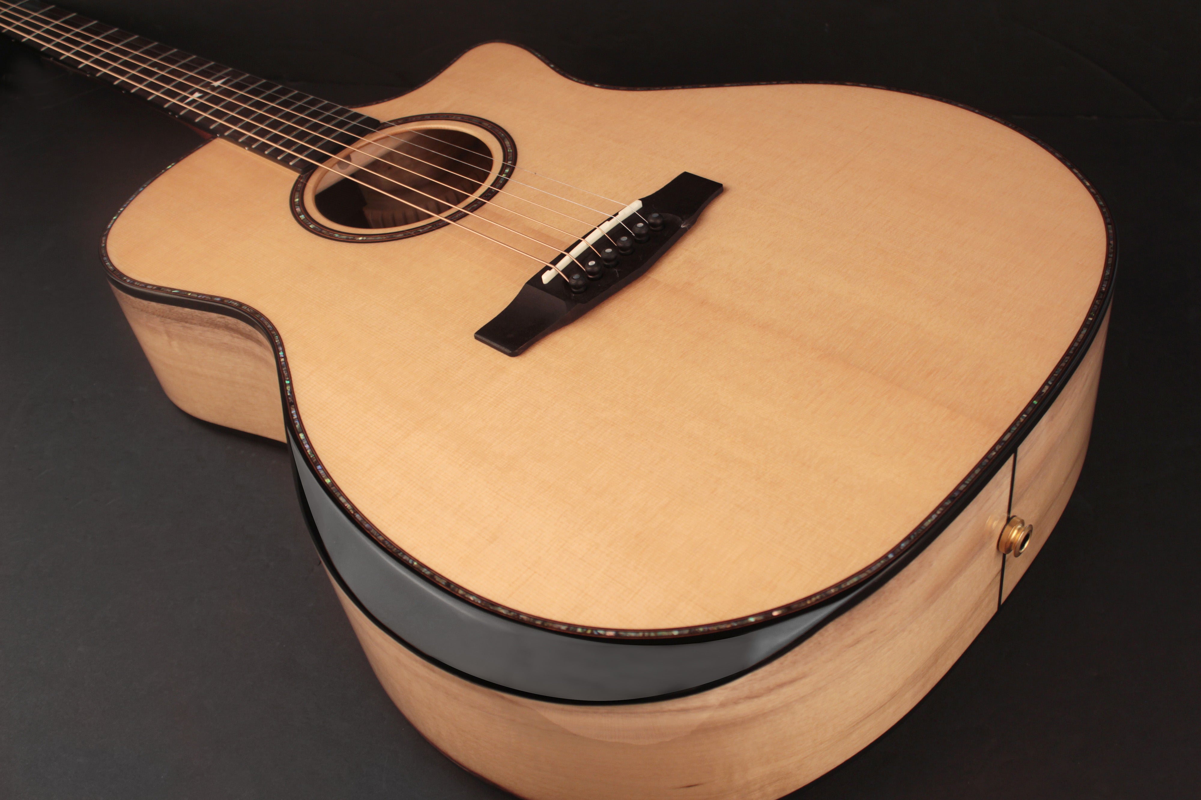 Cort GAMYBEVELNAT Grand Regal Acoustic Cutaway Guitar. Natural Glossy Arm Bevel
