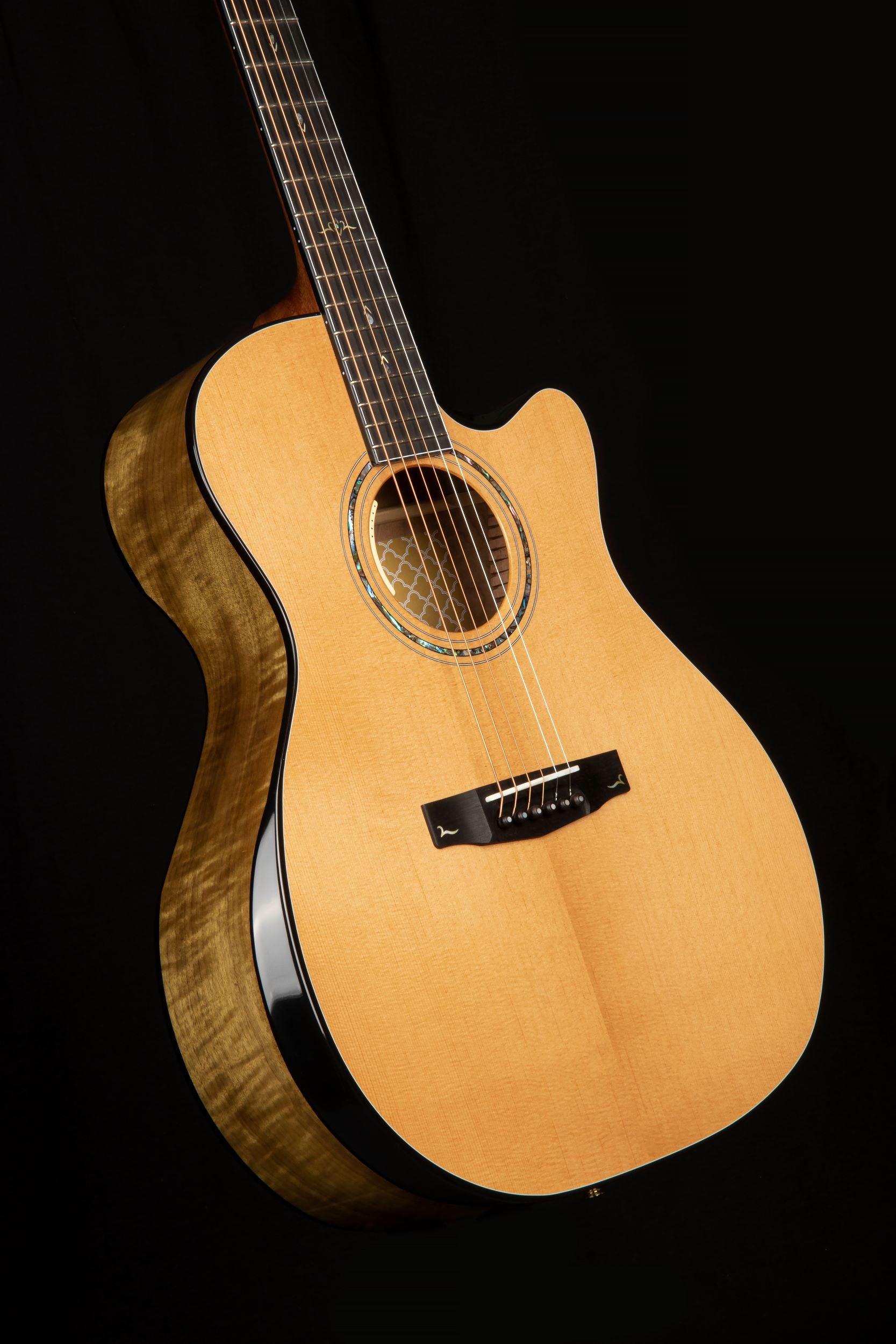 Cort GOLDEDGENT Gold Series Acoustic Electric Guitar. Natural Gloss