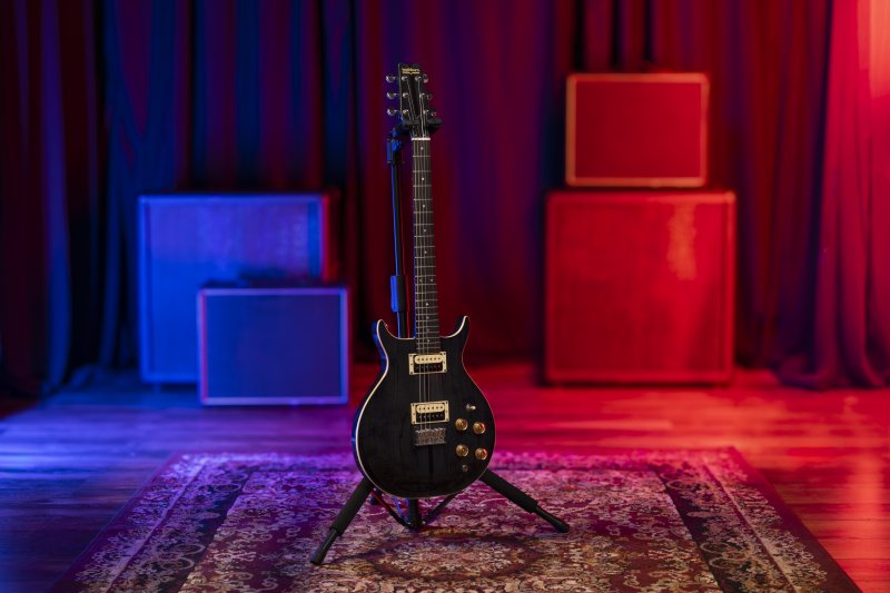 Washburn H10TB Wing Series Hawk Electric Guitar, Trans Black