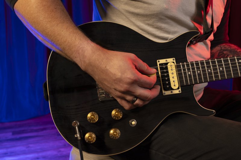 Washburn H10TB Wing Series Hawk Electric Guitar, Trans Black