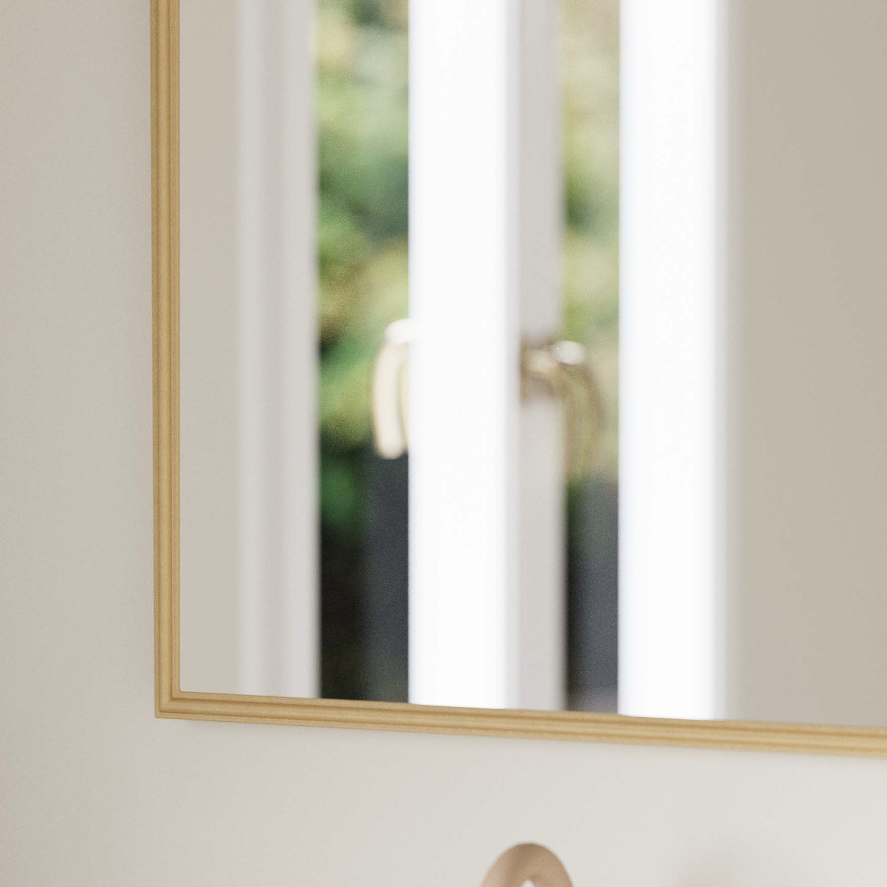 Esme 29" x 20" Traditional Arched Wall Mirror with Baroque Detail - Large Accent Mirror for Bathroom, Entryway, Dining Room, & Living Room in Gold