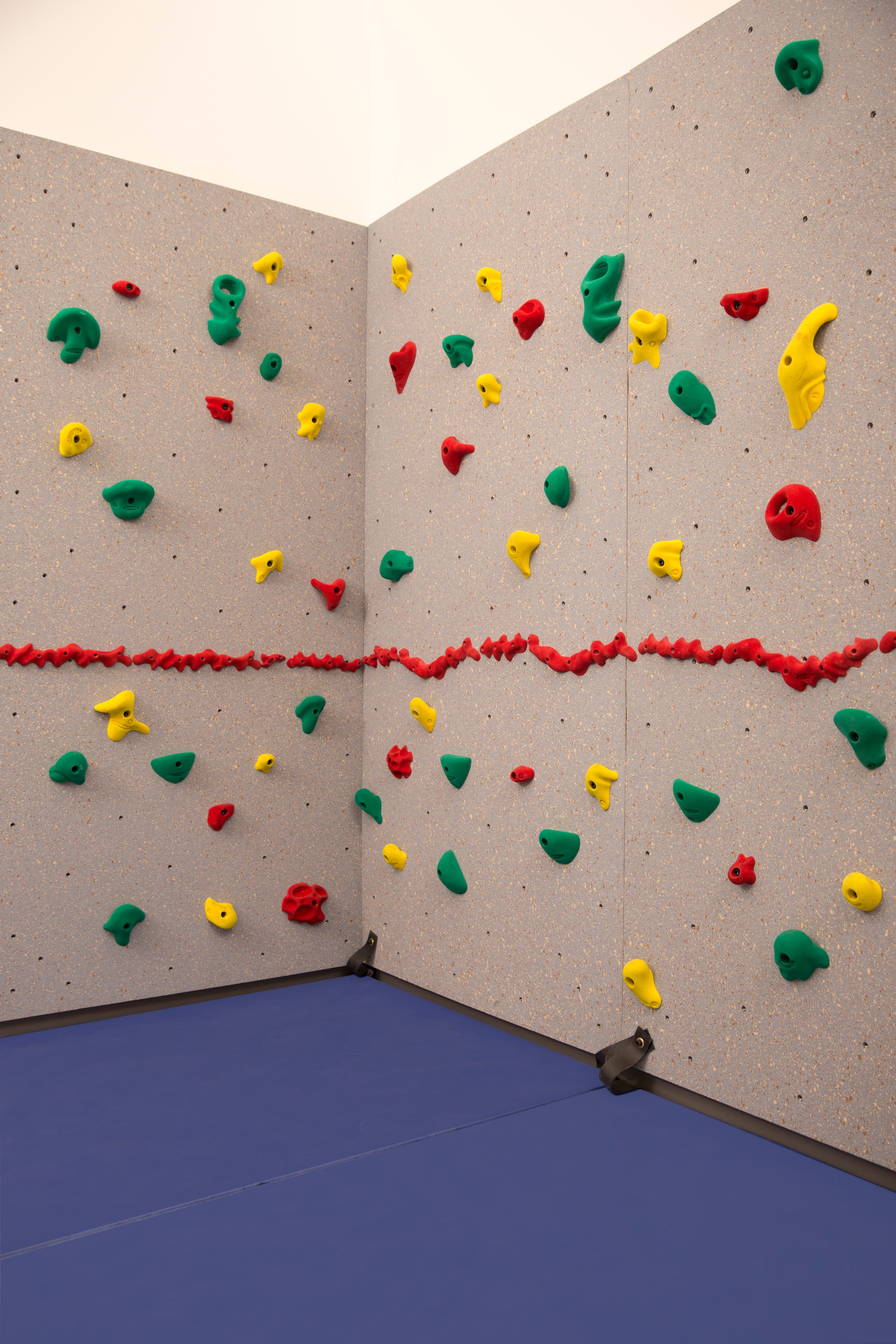 8' H STANDARD TRAVERSE WALLS - 8'H x 40'L - Package with 3"W Mats