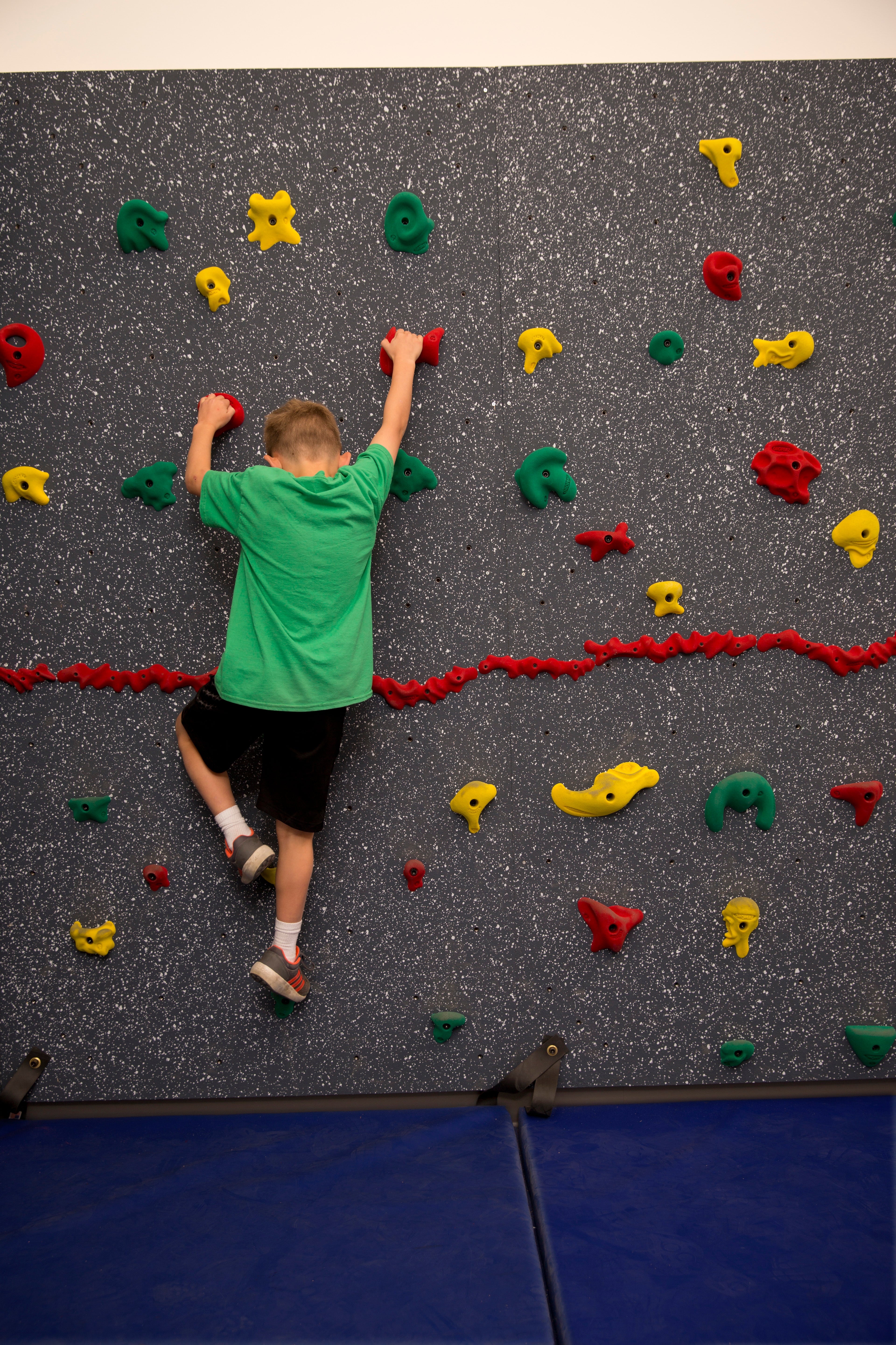 10' H MAGNA TRAVERSE WALLS - 10'H x 4'L - Package with 2"W Mats