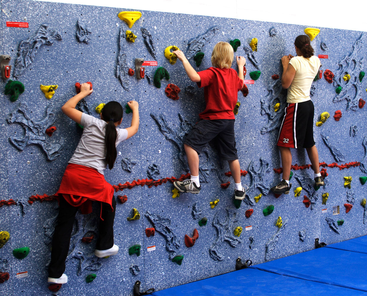 8' H MAGNA RELIEF-FEATURE WALLS - 8'H x 4'L - Package with 3"W Mats