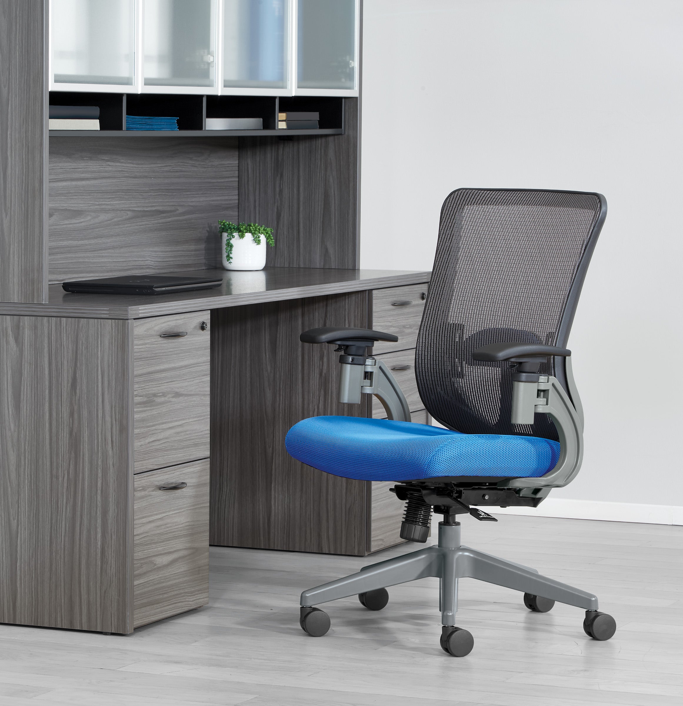 Vertical Mesh Back Managers Chair - Grey/Blue