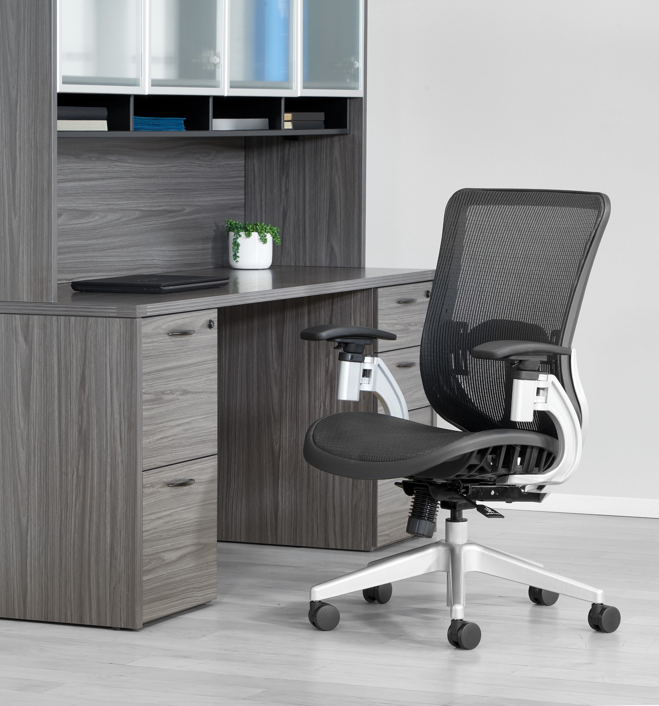 Vertical Mesh Back Managers Chair - Silver/Black