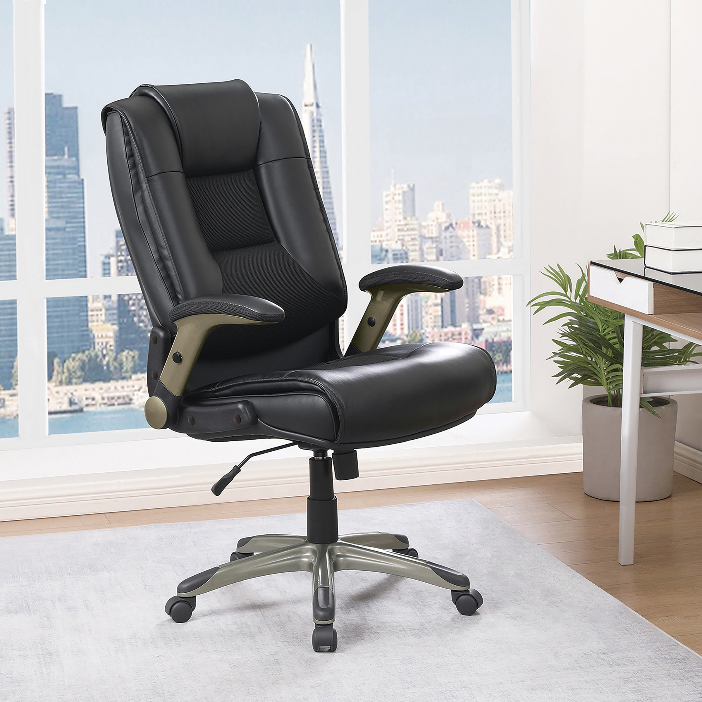 Exec Bonded Lthr Office Chair - Black / Titanium
