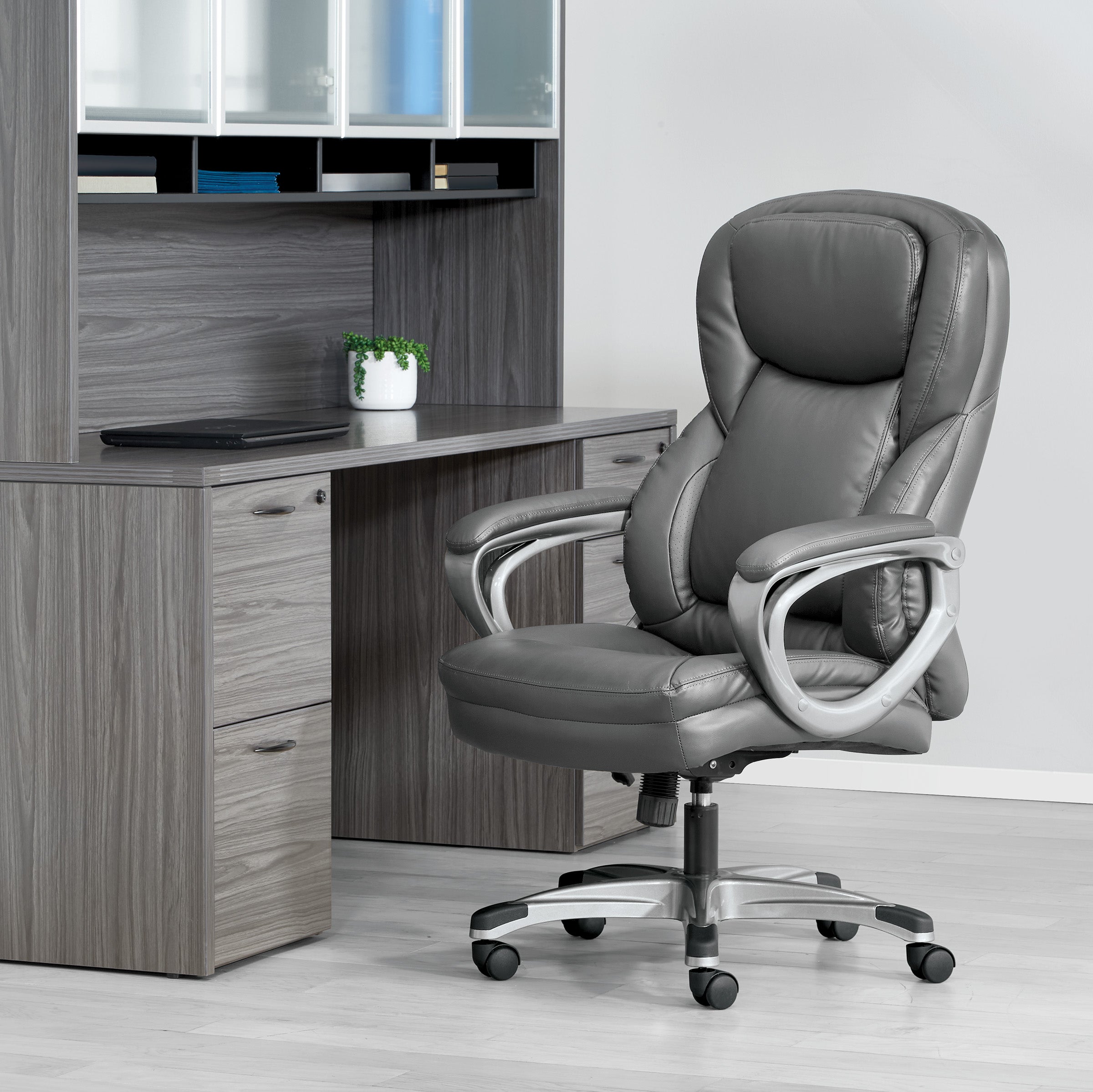 Exec Bonded Lthr Office Chair - Charcoal / Titanium