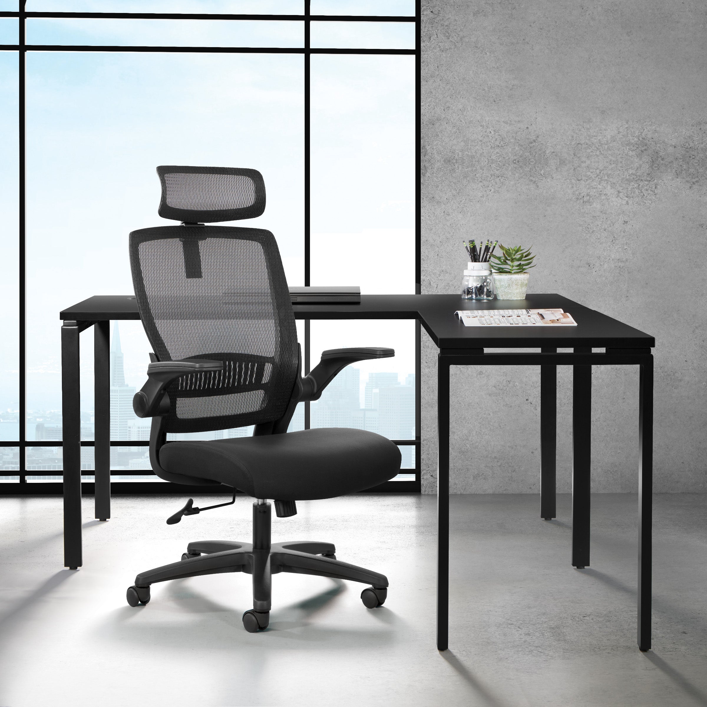 Mesh Back Manager's Chair/Headrest - Black