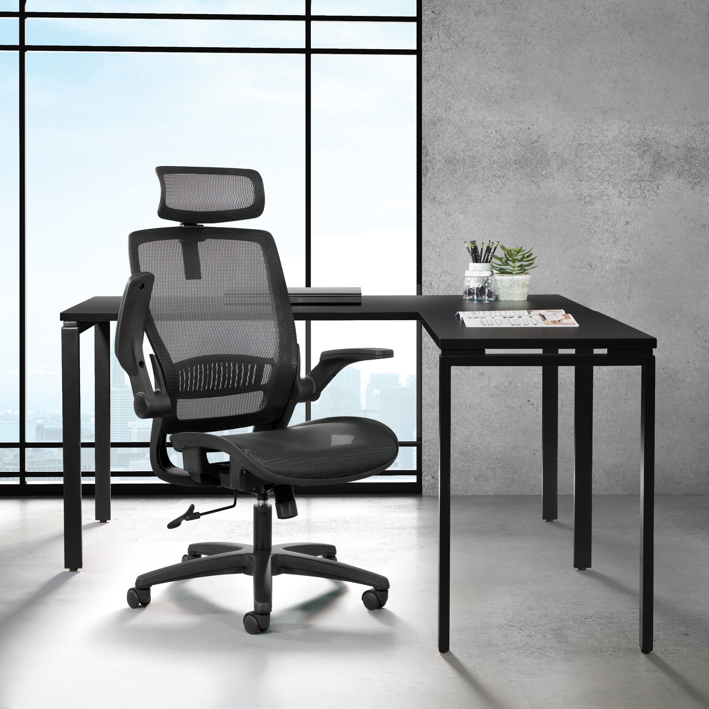 Mesh Back Manager's Chair/Headrest - Black