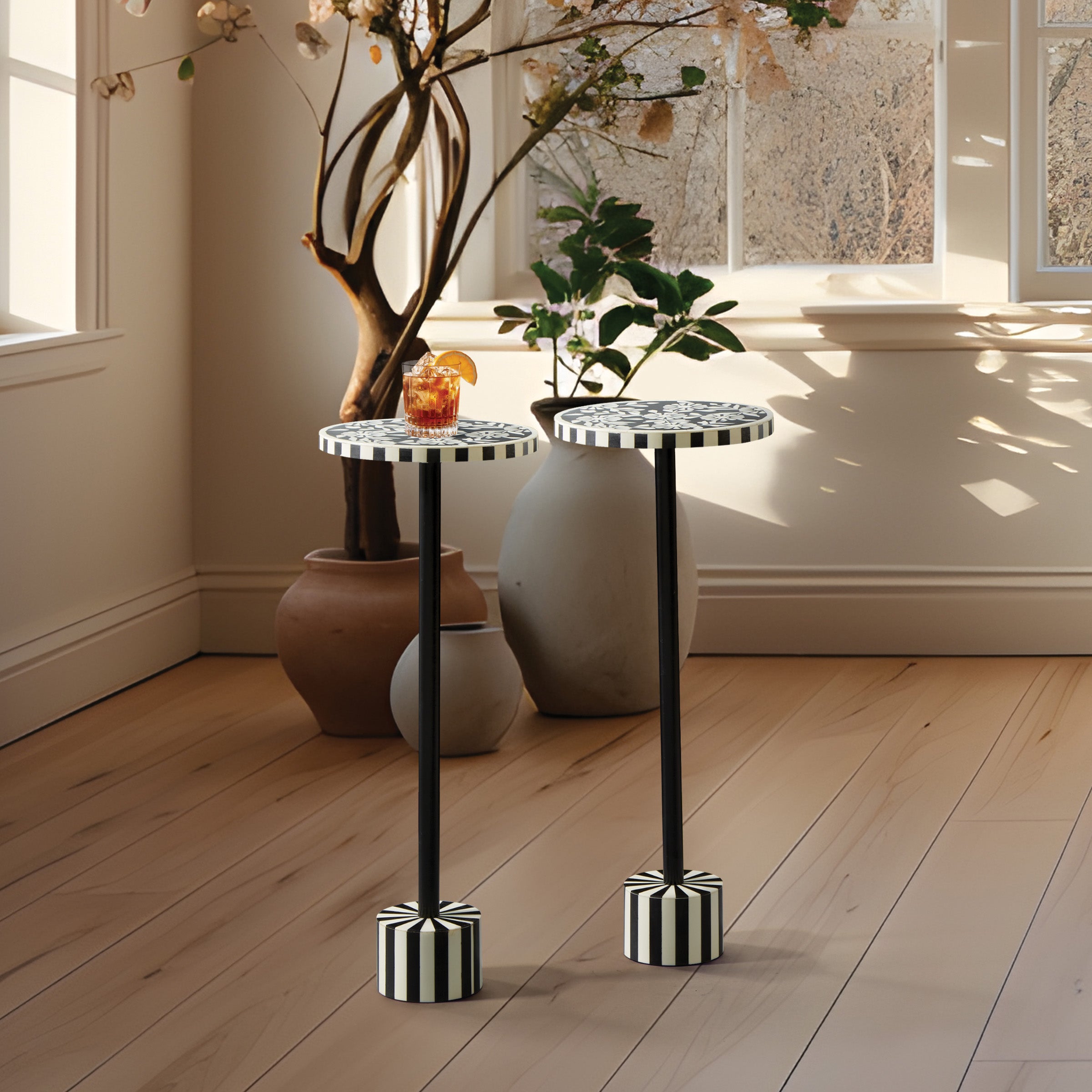 Mosaic Black and White Accent Table - Resing Black/White