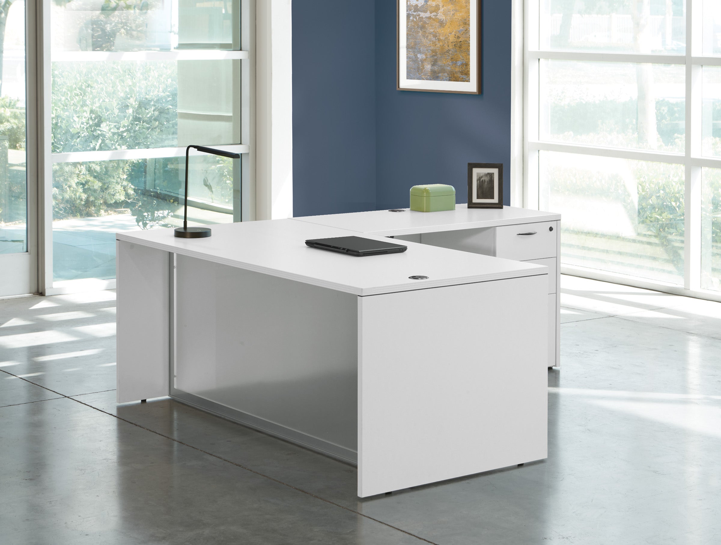 L-Shape W/Glass Modesty Panel 71" x 84" - White