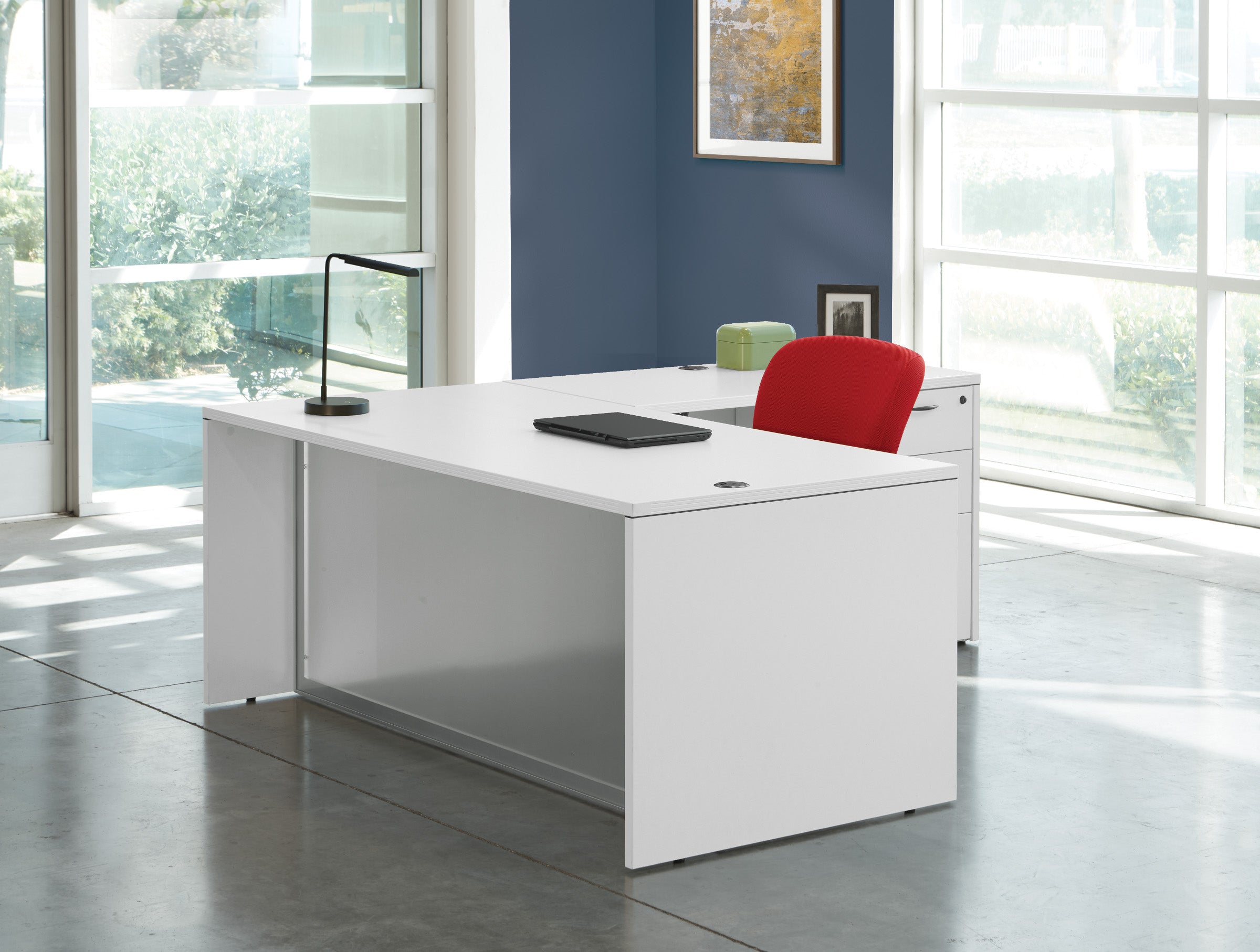 L-Shape W/Glass Modesty Panel 71" x 84" - White