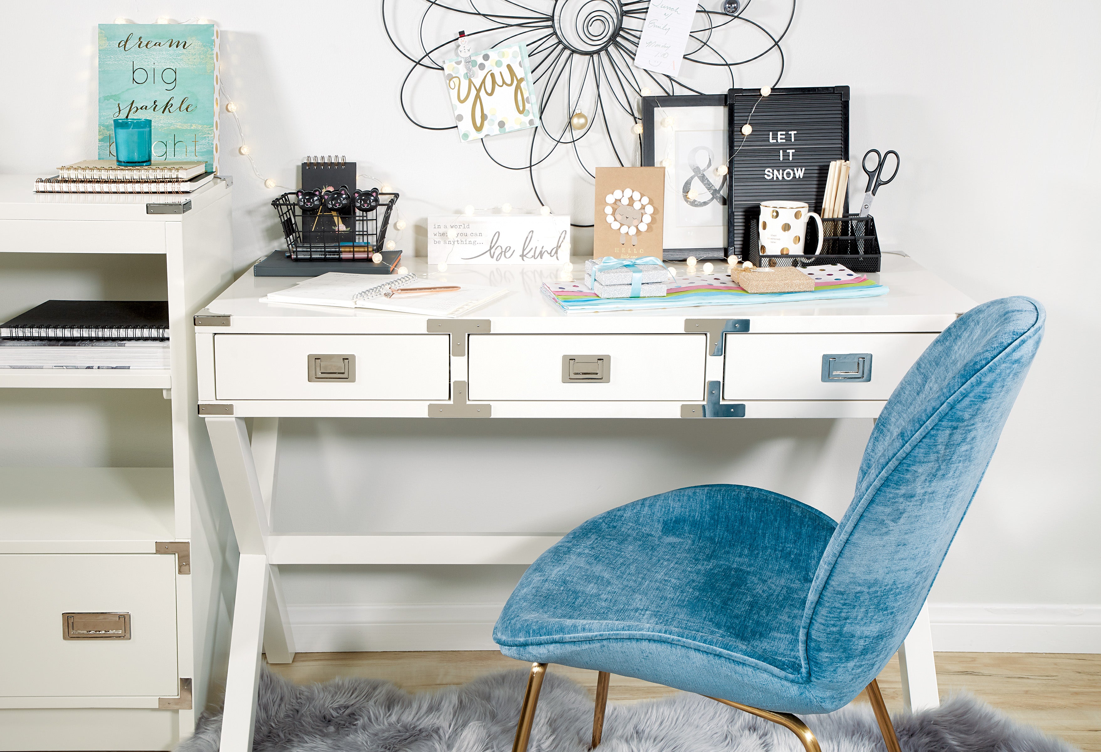 Wellington 46" Desk with Power - White